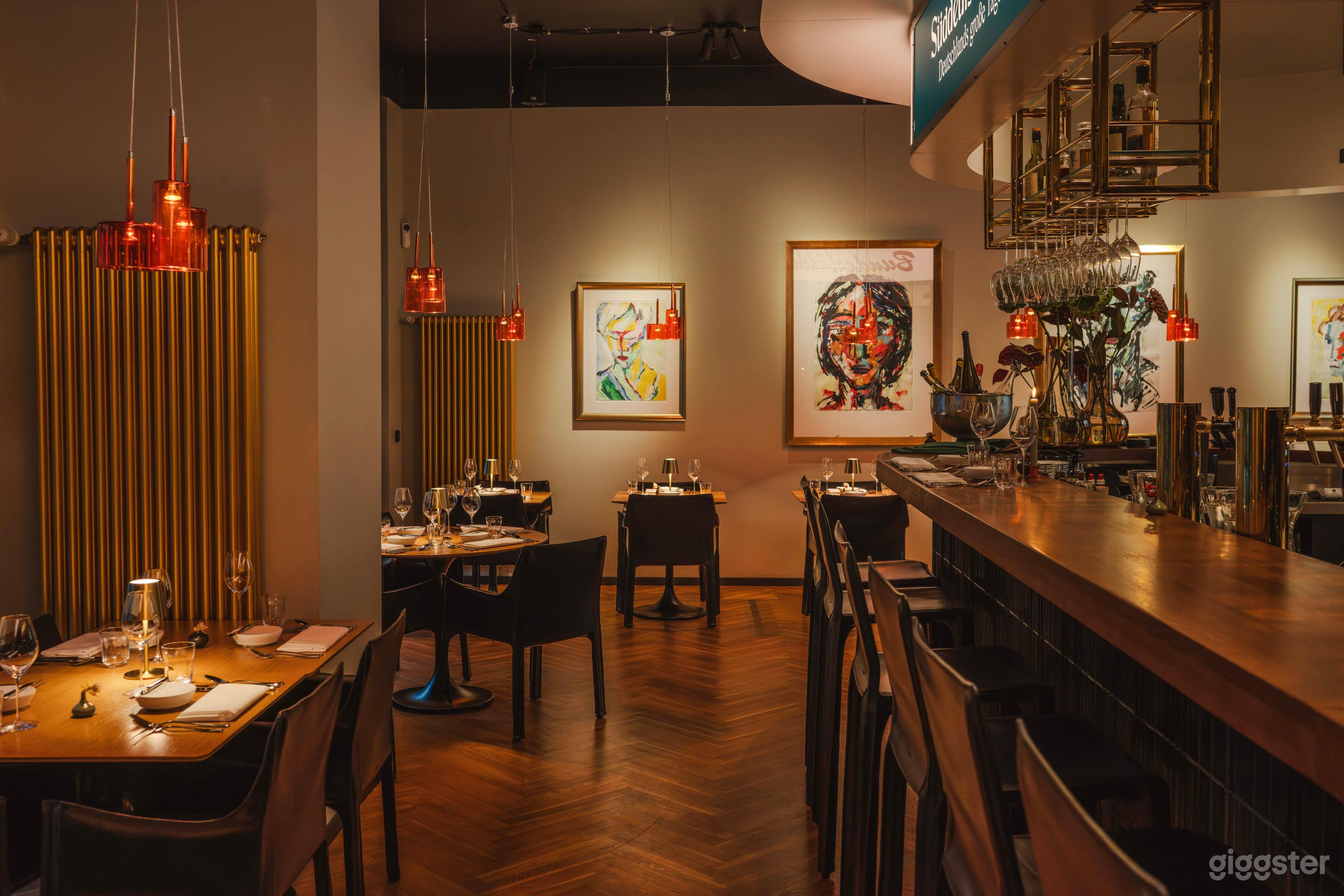 Warm and Stylish Contemporary German Kitchen Photo 1