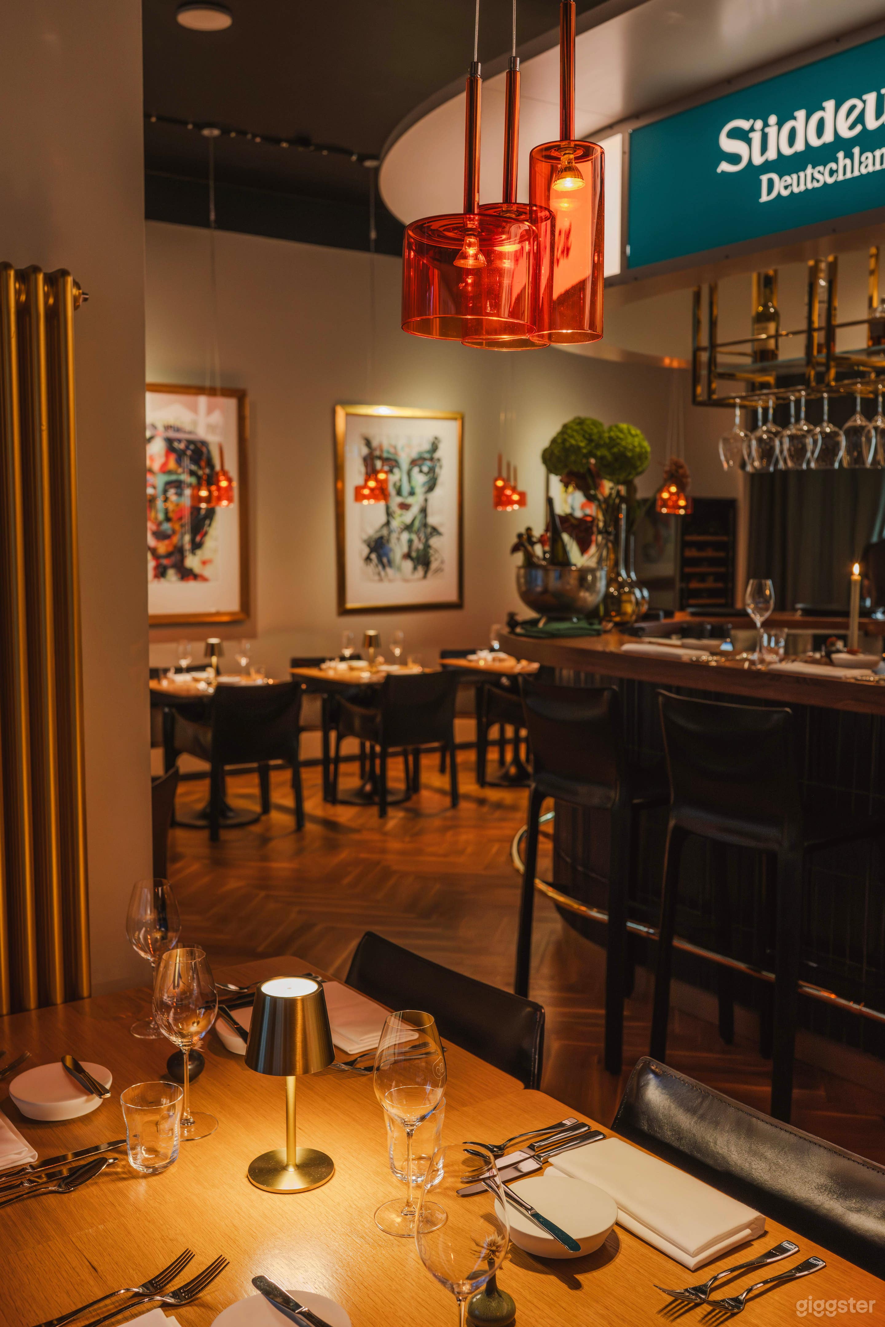 Warm and Stylish Contemporary German Kitchen Photo 2