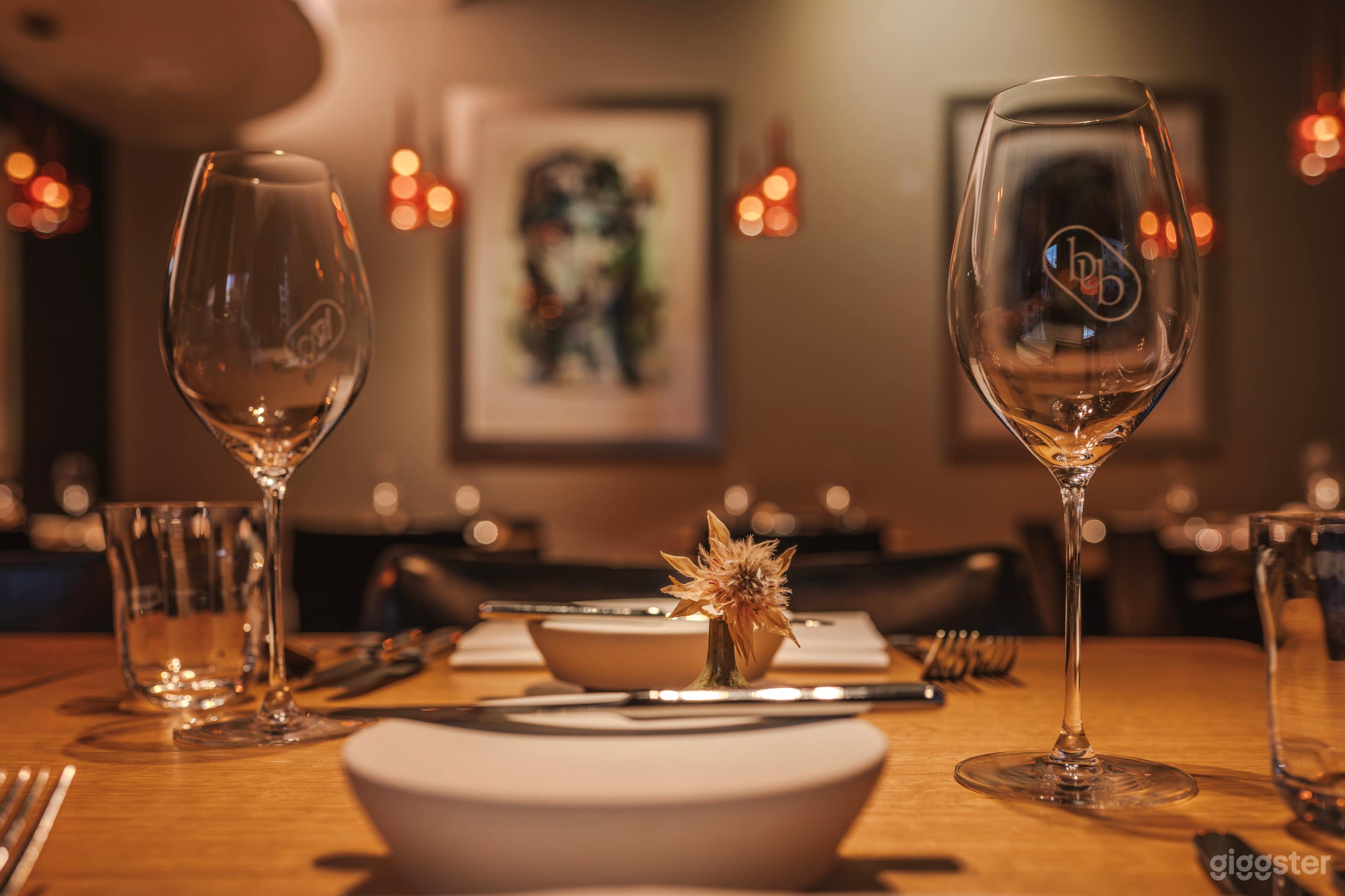 Warm and Stylish Contemporary German Kitchen Photo 3