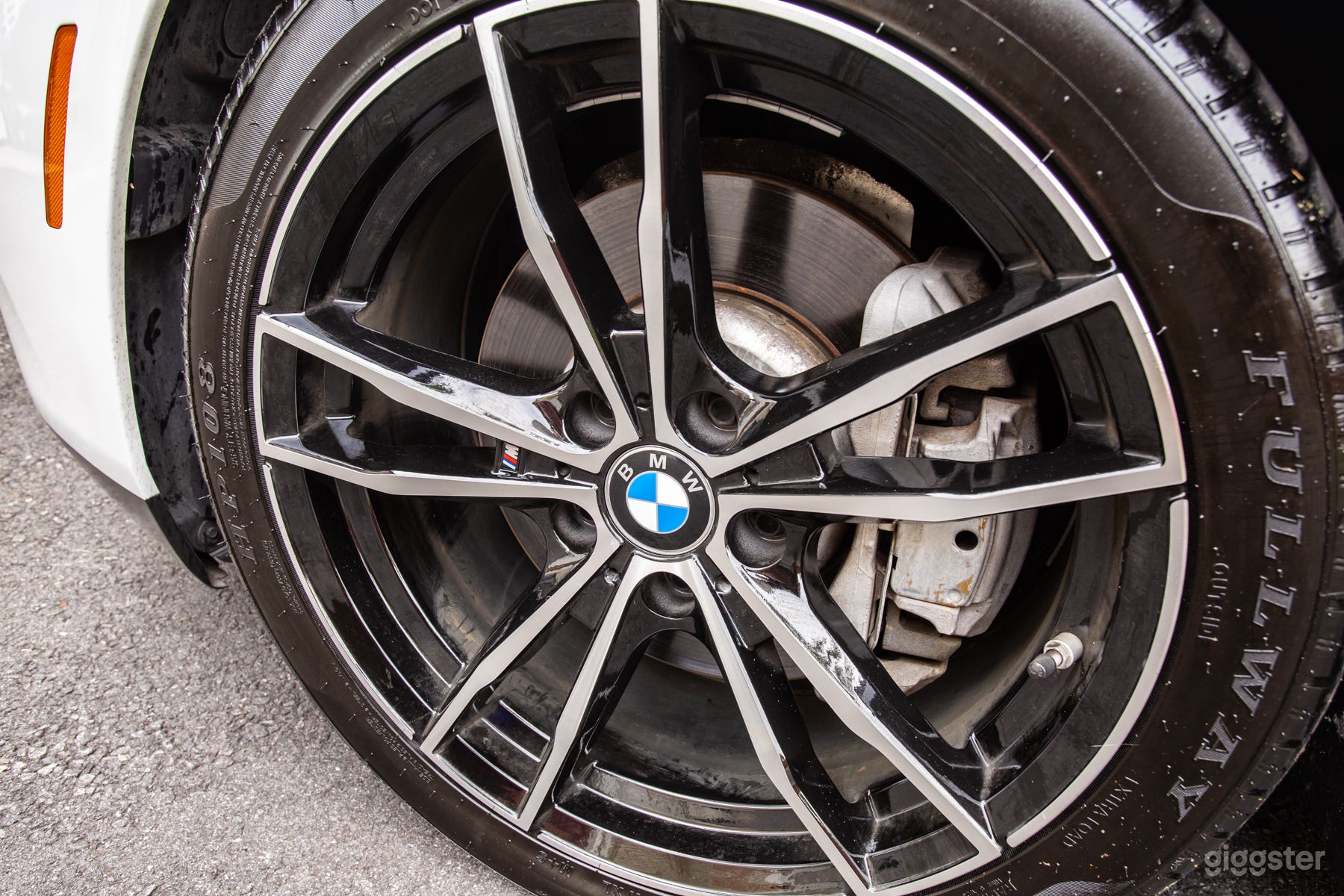 White BMW 640i convertible Photo 2