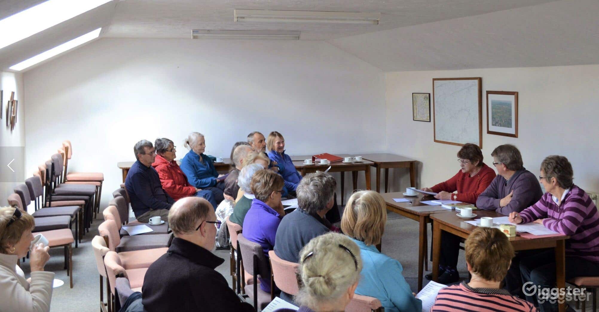 More Room with Sofas and Coffee Tables Photo 3