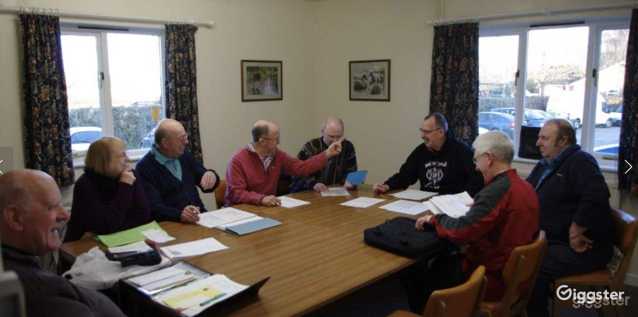 More Room with Sofas and Coffee Tables Photo 4