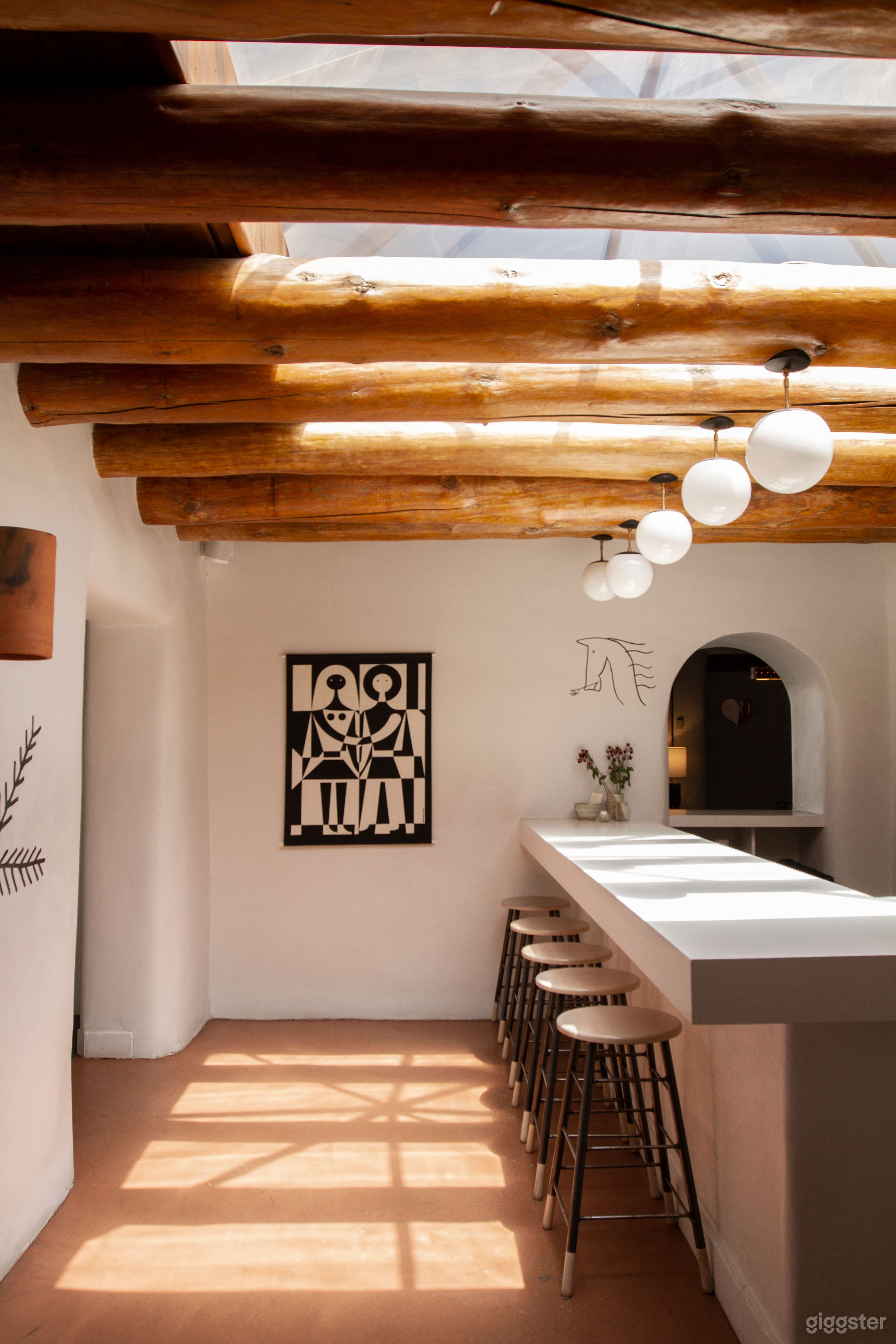 La Reina, El Rey Court Bar

Photo Credit: Krysta-Jabczenski