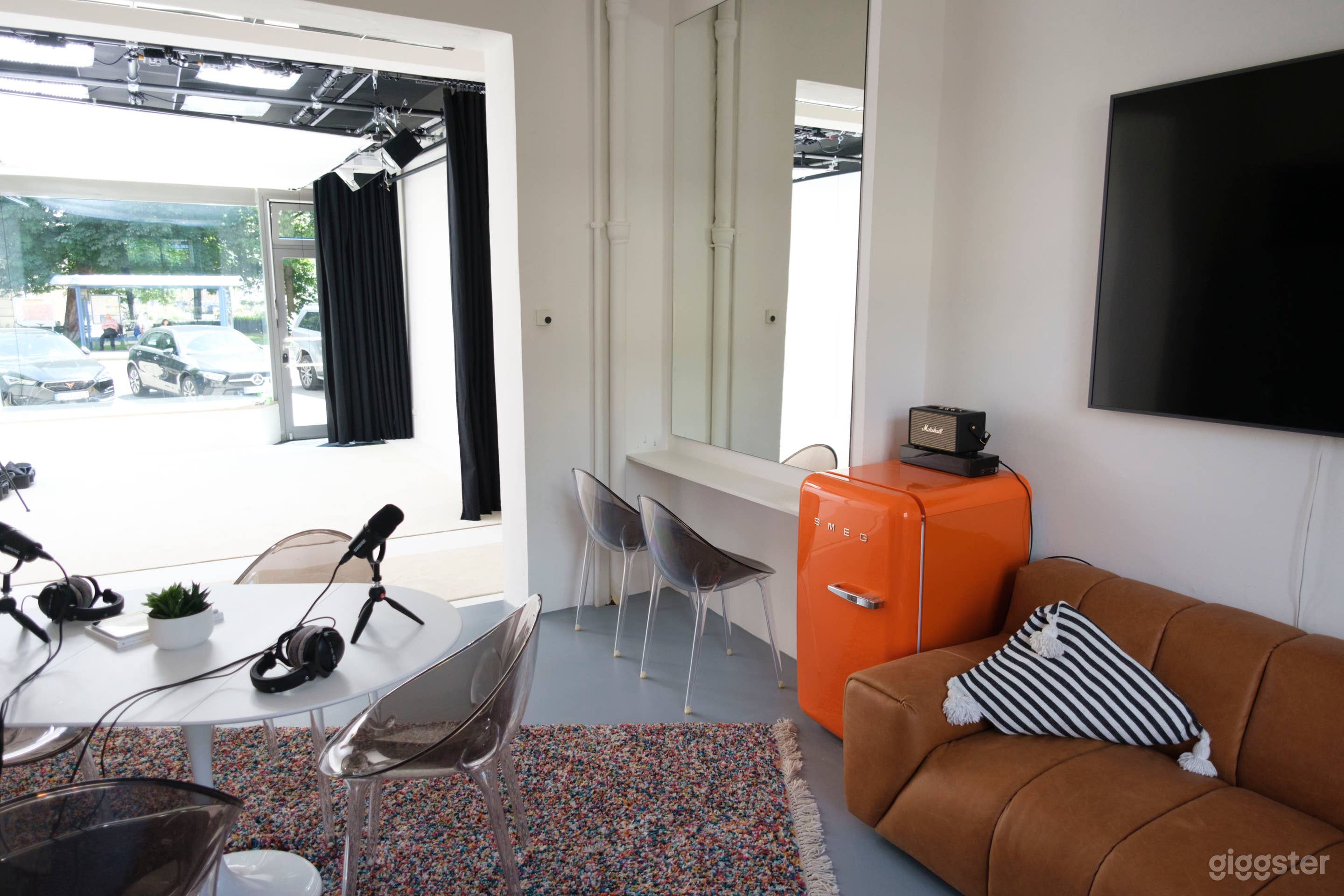 Lounge und Cyclorama.