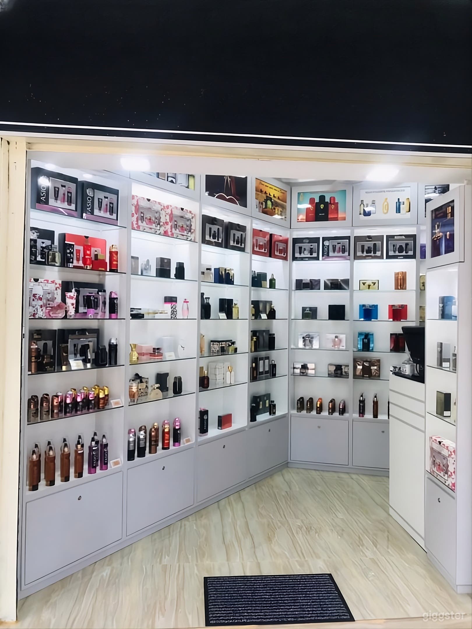 Compact Perfume Shop for Filming Photo 2
