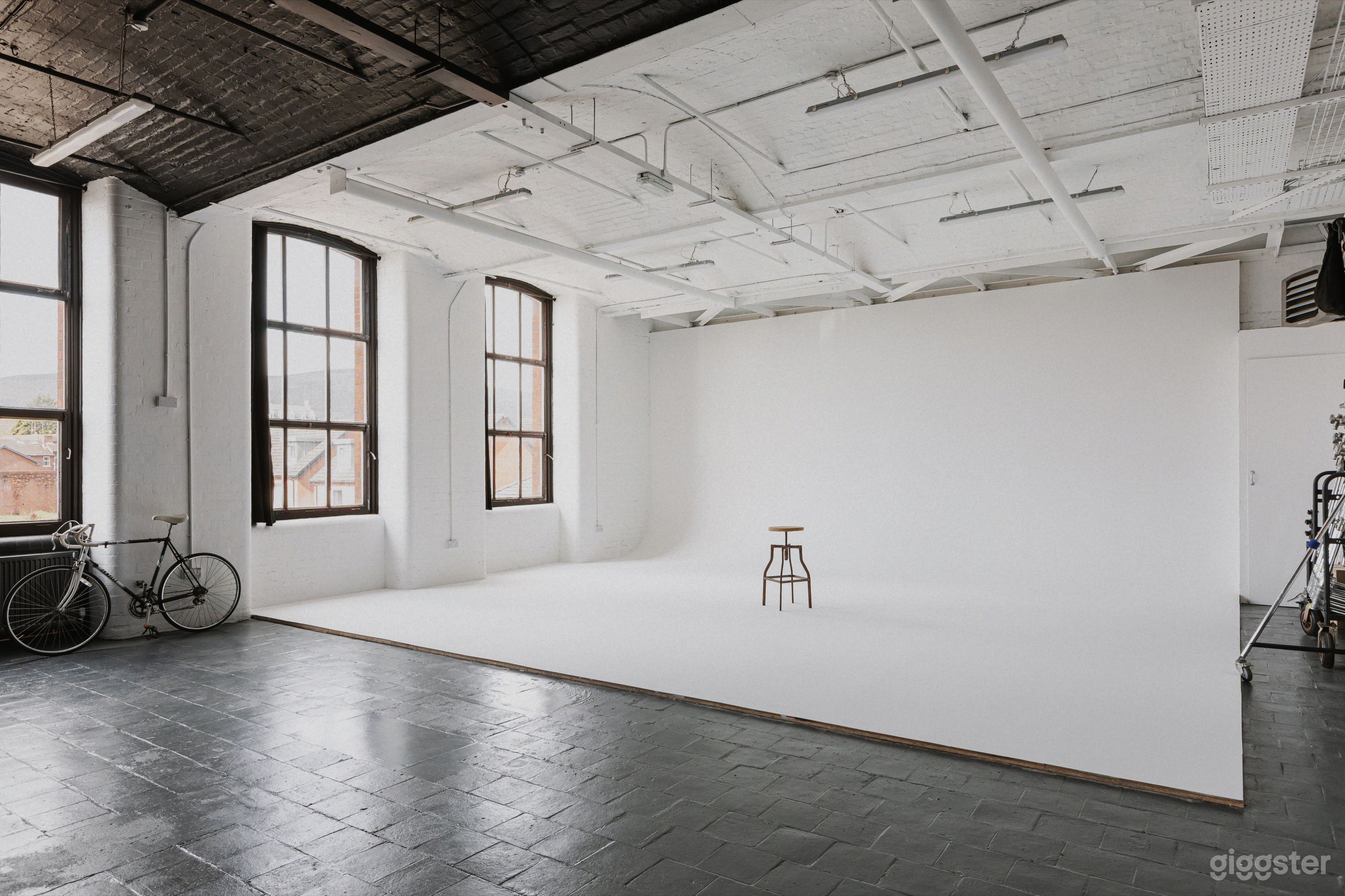 Belfast Photo & Film Studio with Cyclorama & Lifestyle Sets Photo 2