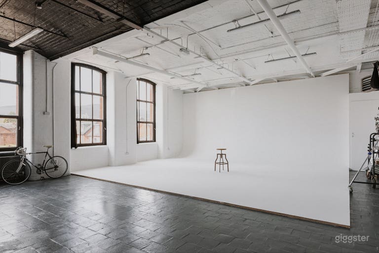  Belfast Photo & Film Studio with Cyclorama & Lifestyle Sets 