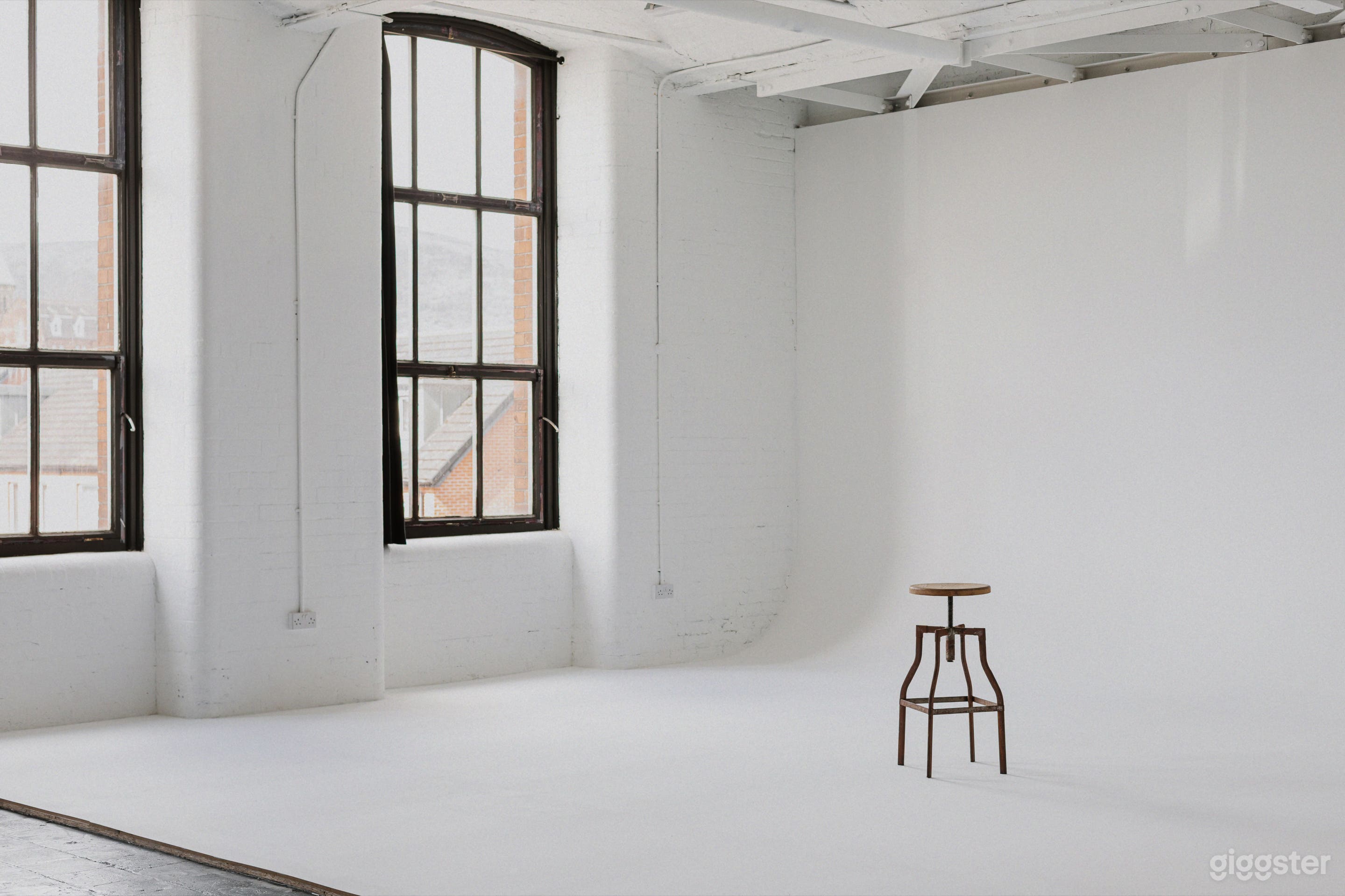 Belfast Photo & Film Studio with Cyclorama & Lifestyle Sets Photo 3