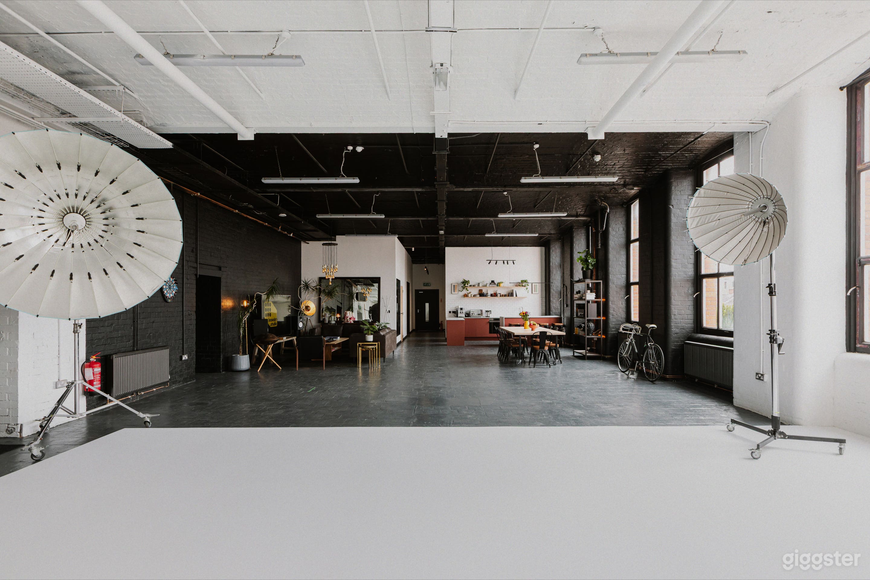 Belfast Photo & Film Studio with Cyclorama & Lifestyle Sets Photo 1