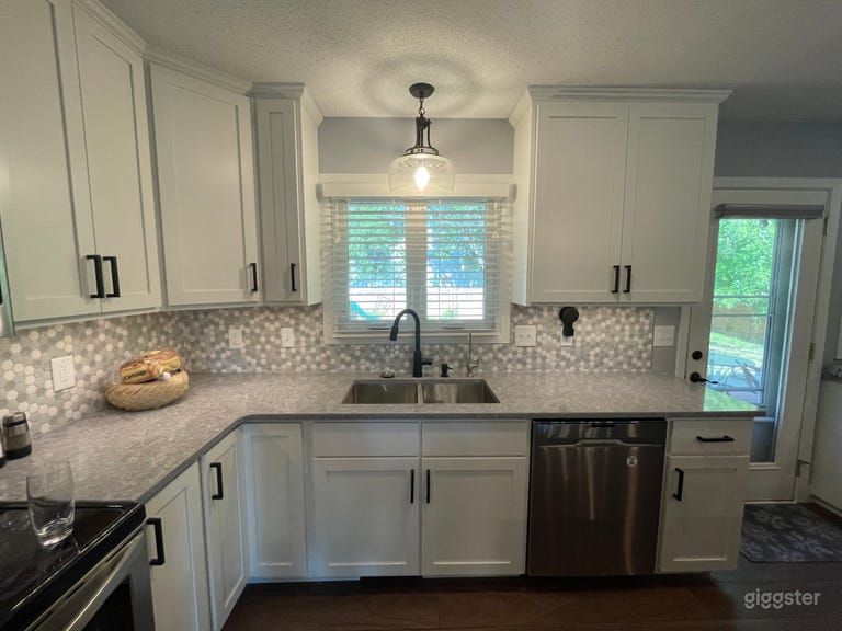  Cozy home with a completely remodeled new kitchen to film in 