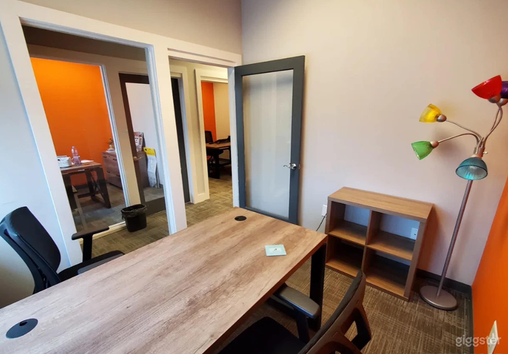 Comfortable meeting room Photo 2