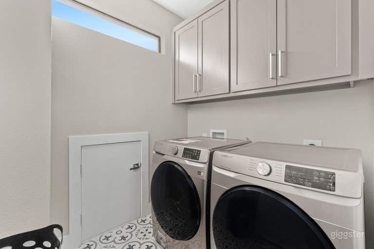  🎥 Versatile Creative Space with Bold Interiors 