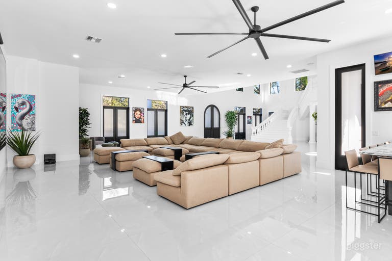  S. Tampa Mansion Unique ~ Pool ~ Privacy ~ 20k SF 