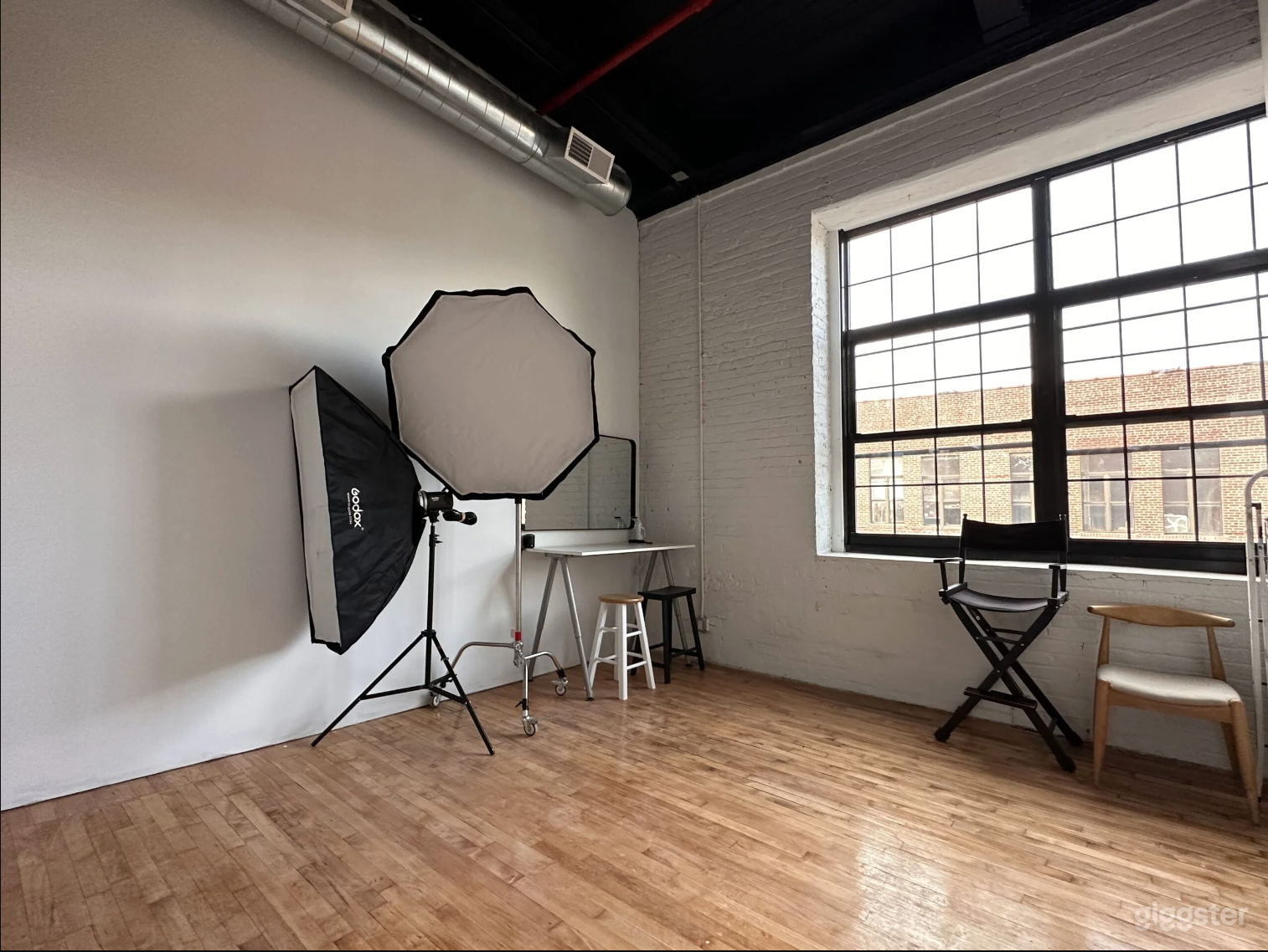 Super Affordable Equipment Included Studio Photo 2