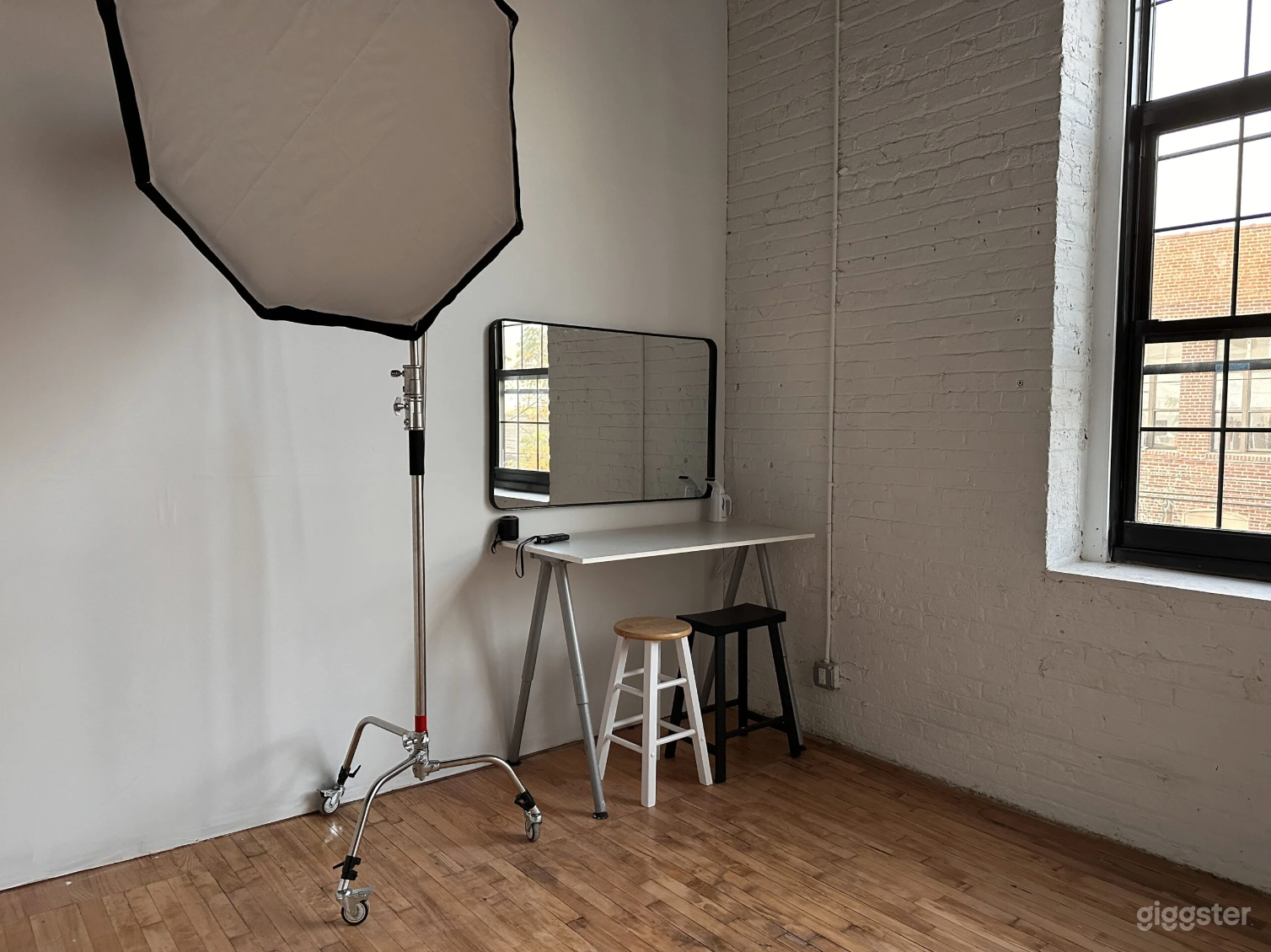 Super Affordable Equipment Included Studio Photo 3