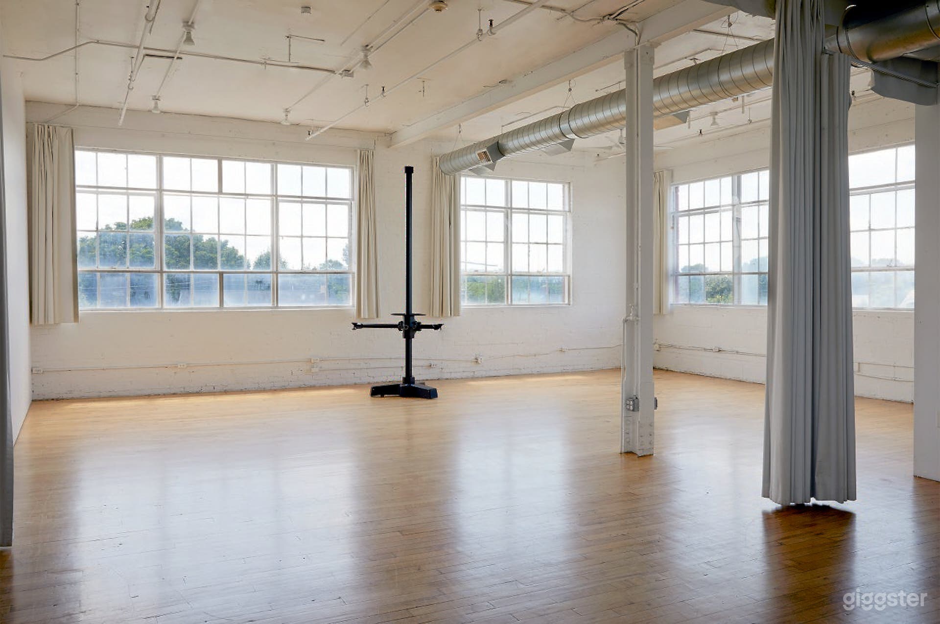 Sunrise to Sunset Daylight Studio with Cyc Wall Photo 4