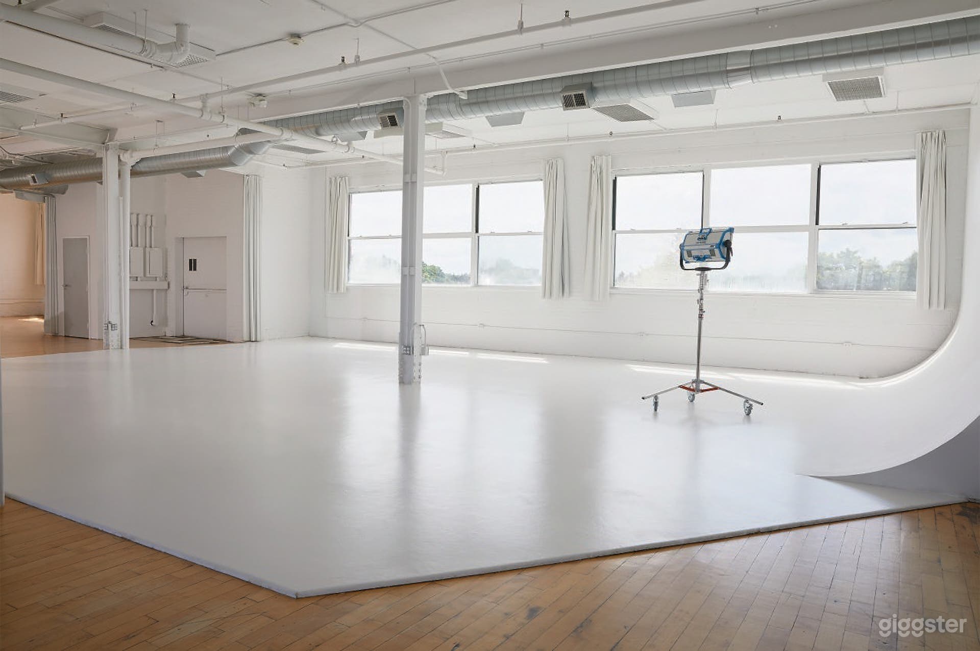 Sunrise to Sunset Daylight Studio with Cyc Wall Photo 3