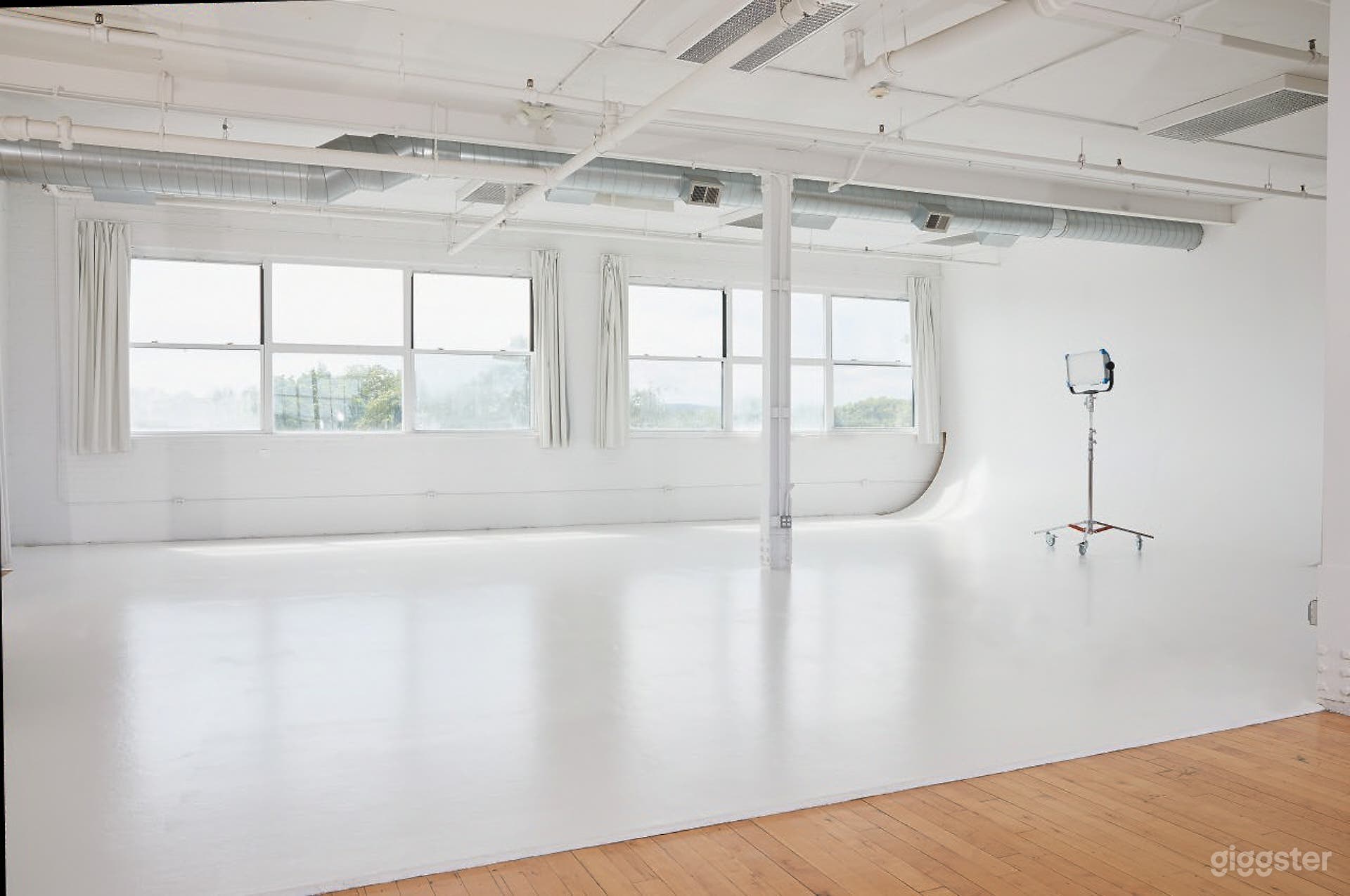 Sunrise to Sunset Daylight Studio with Cyc Wall Photo 2