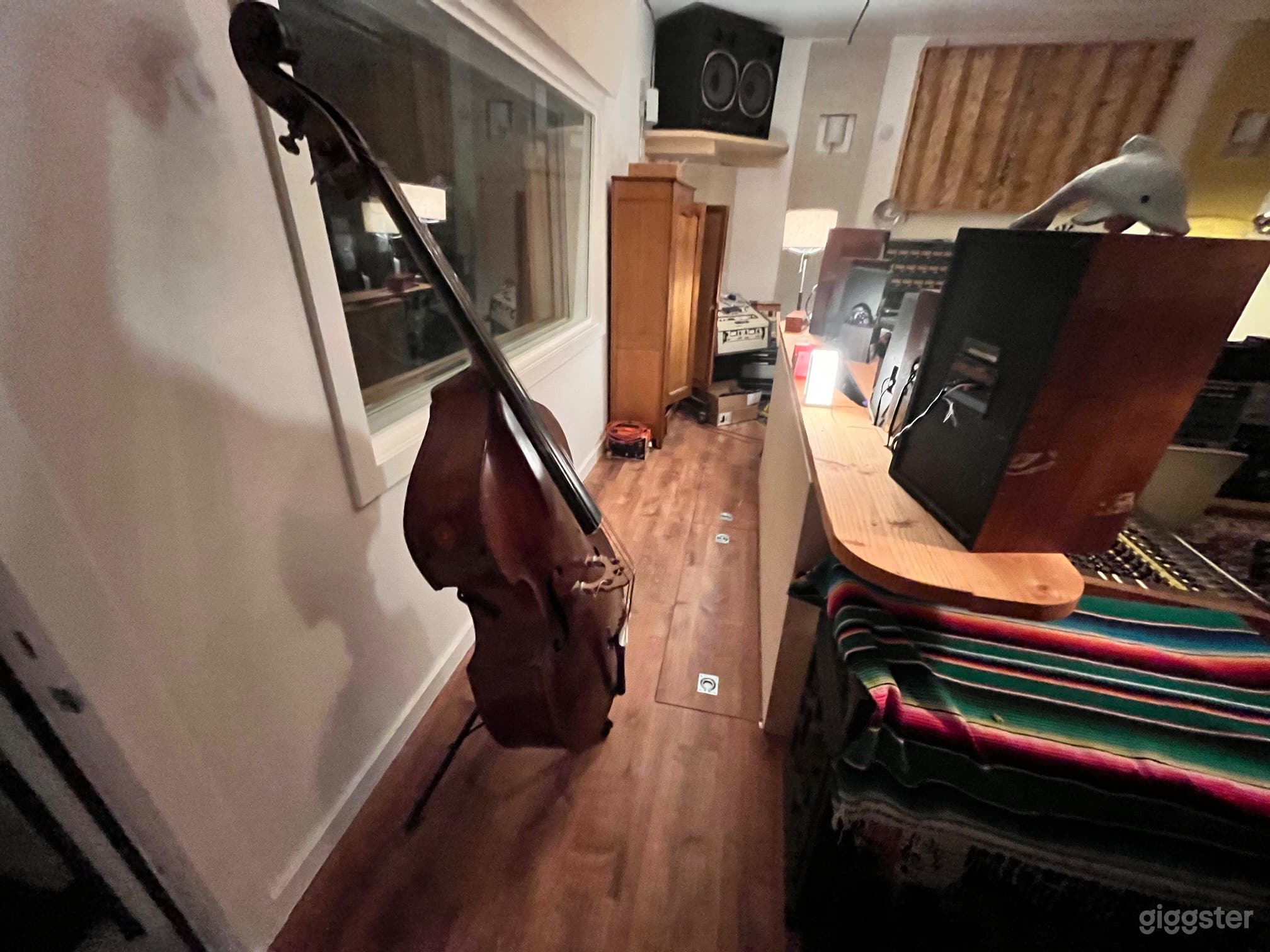 Vintage Music Recording Studio large &amp; woody  Photo 4