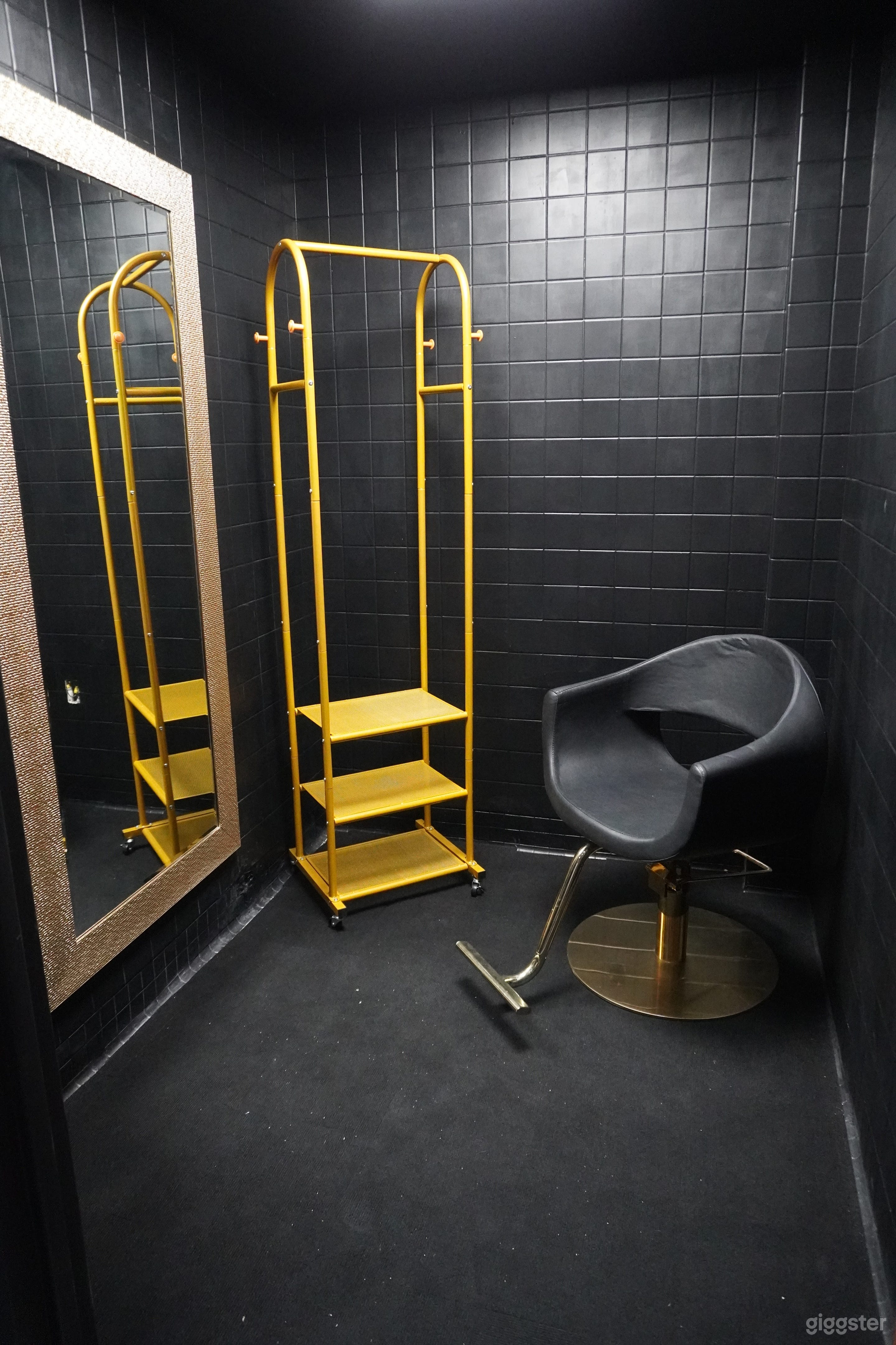 Photography studio available for shooting or rental Photo 4