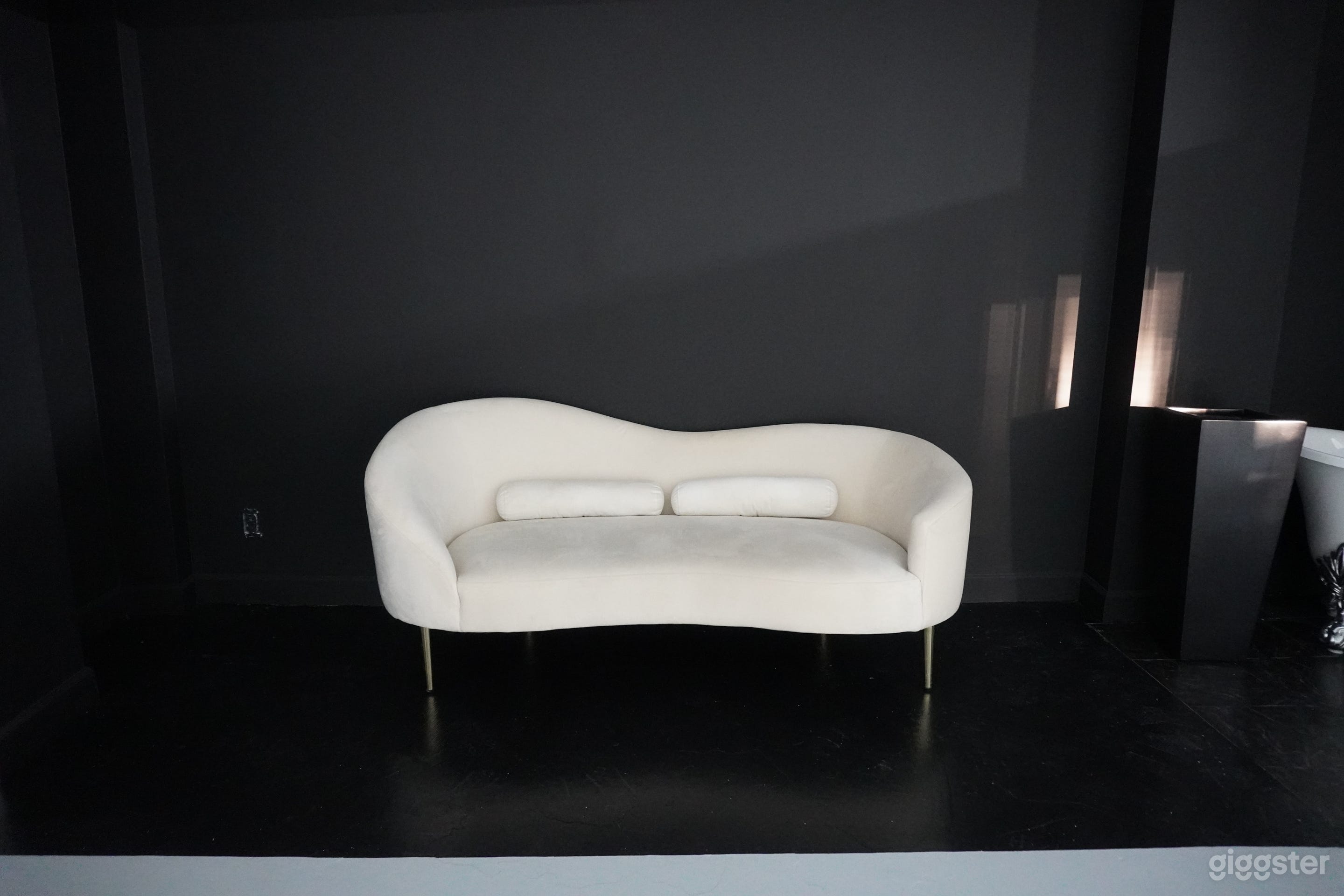 Photography studio available for shooting or rental Photo 3