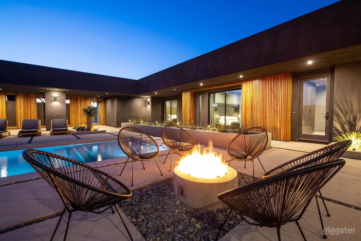 Black C - House Photo 4