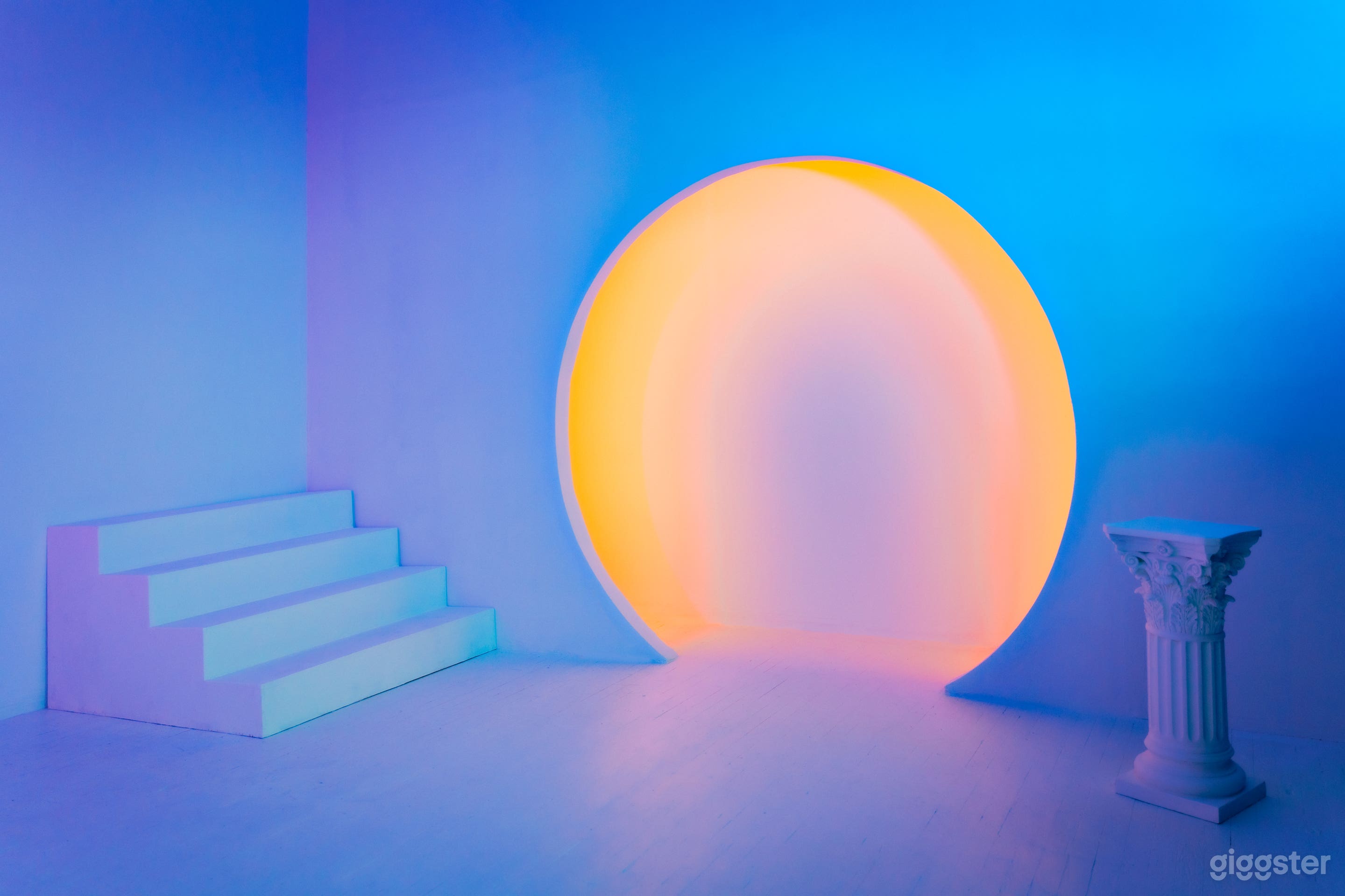 Minimal Circle Wall Studio with LED Color Lights Photo 3