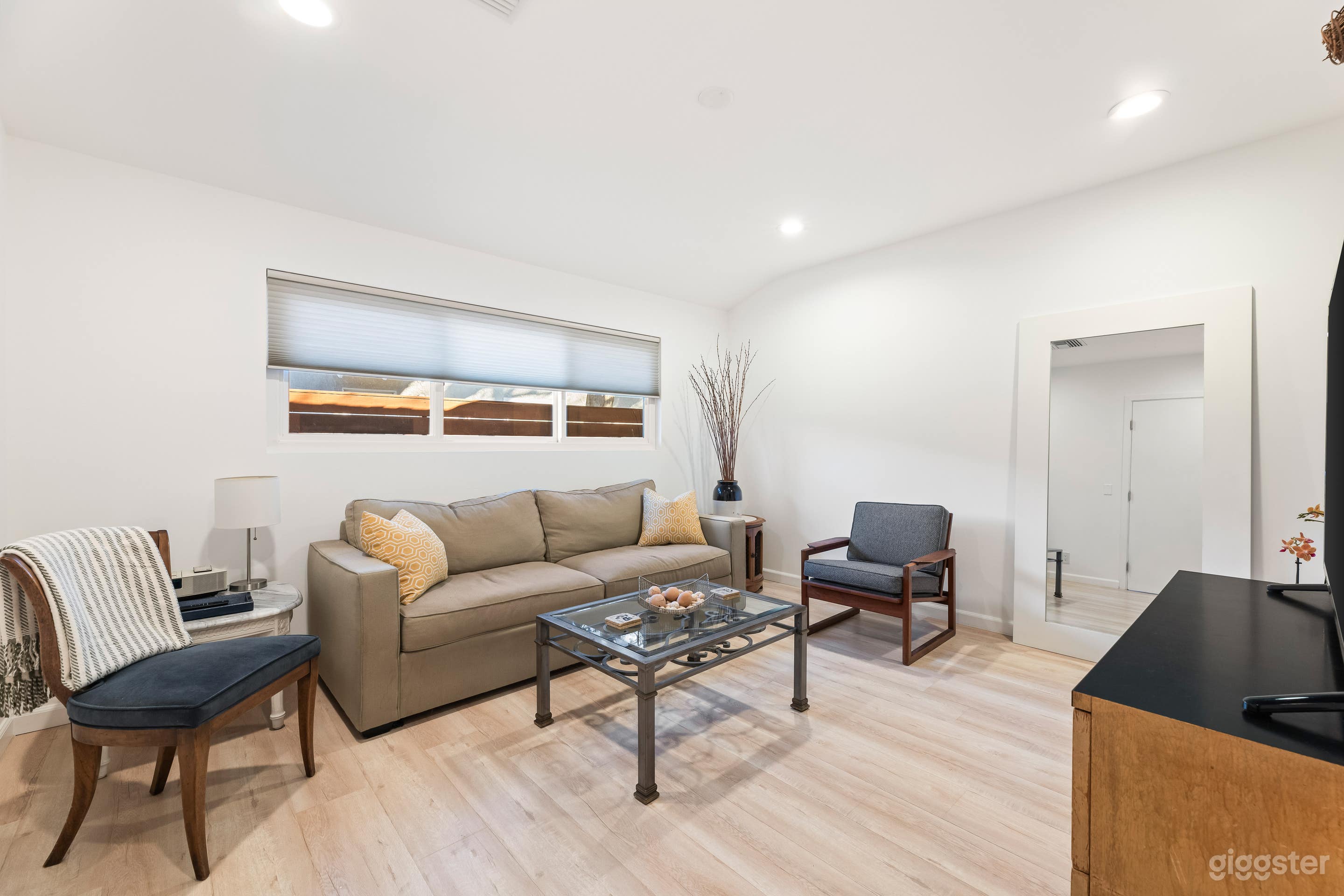 North Hills Guest Suite-Camera-Ready! Photo 2