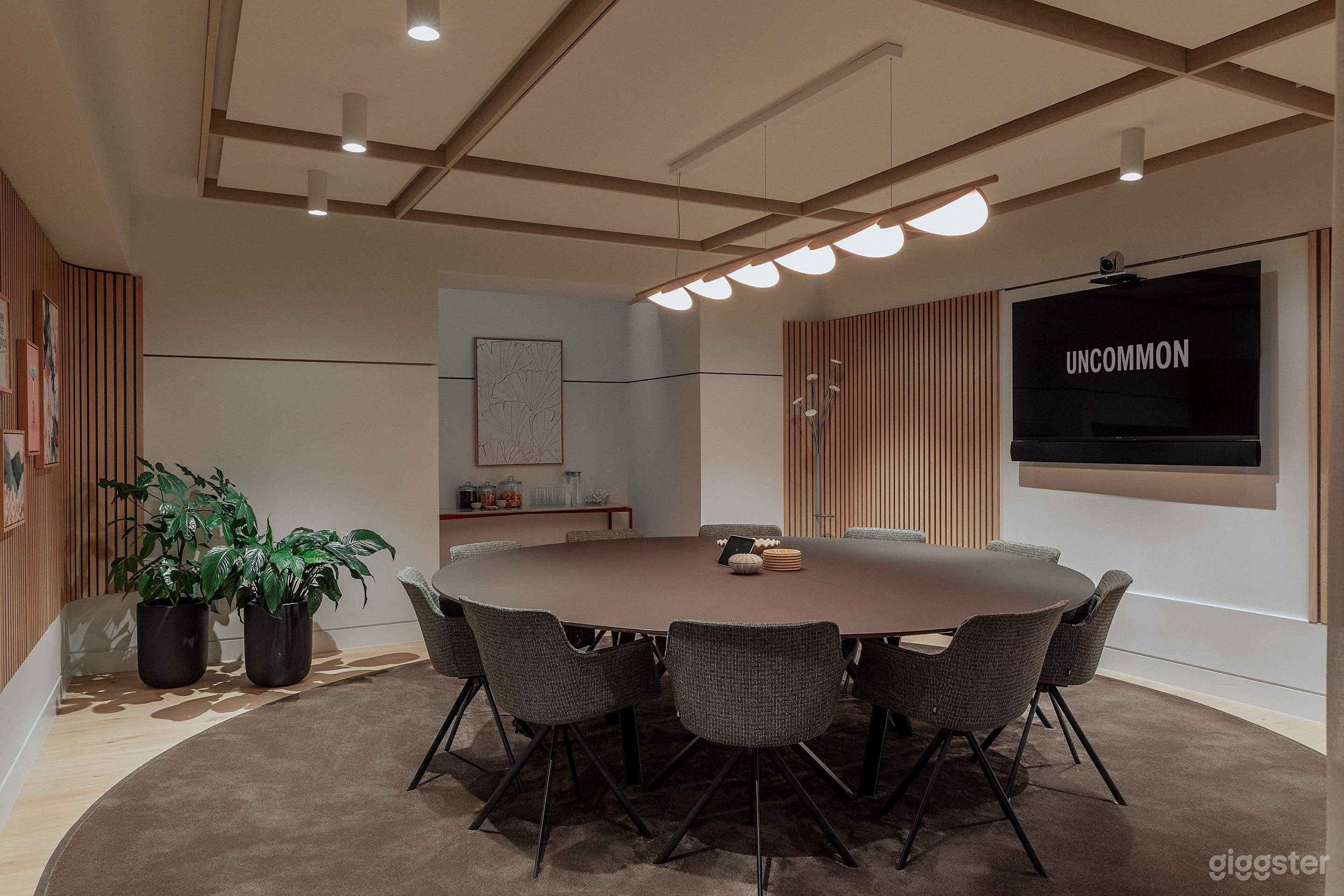 Modern Meeting Space for up to 12 Photo 2
