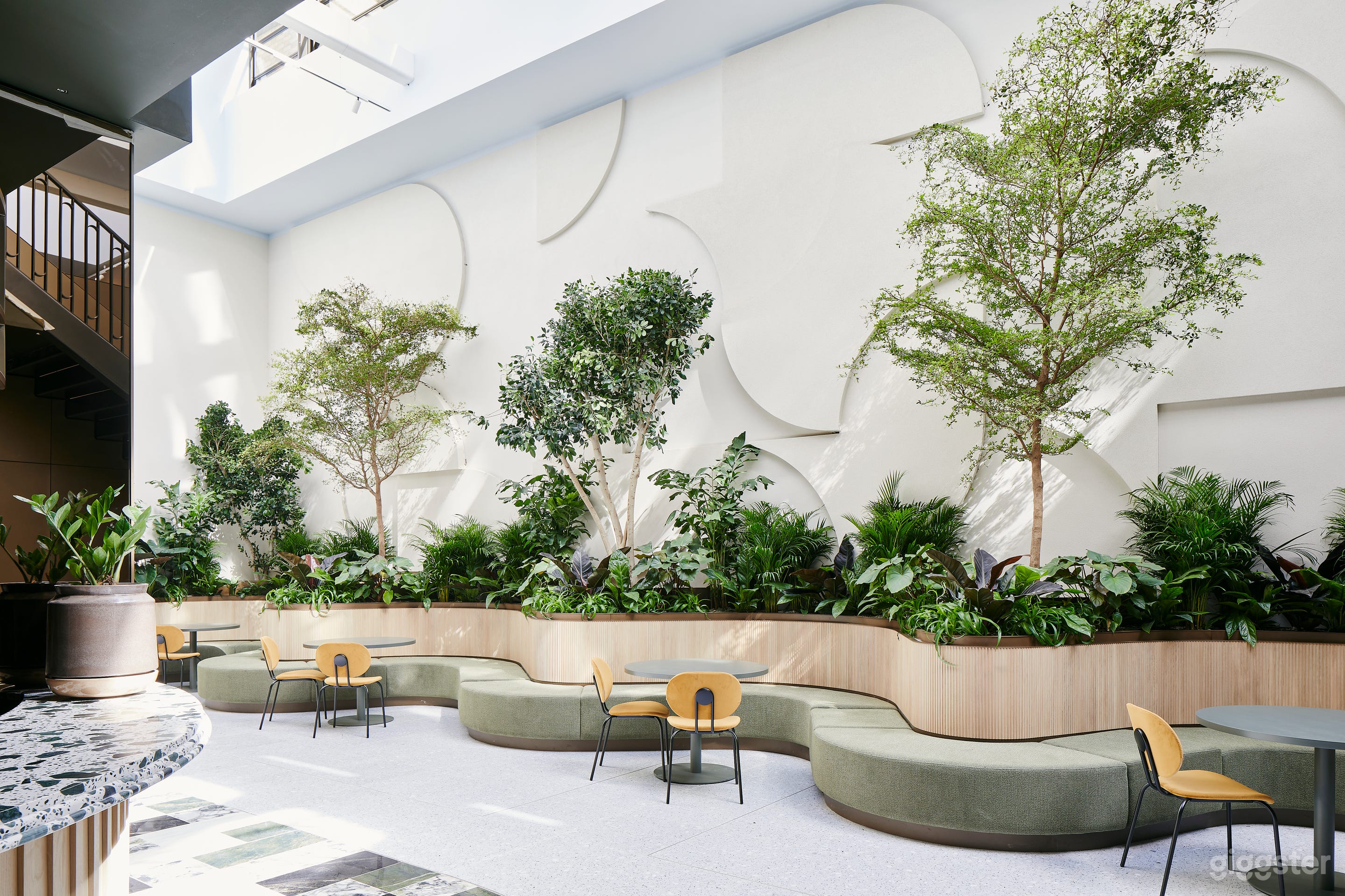 Modern Meeting Space for up to 12 Photo 3