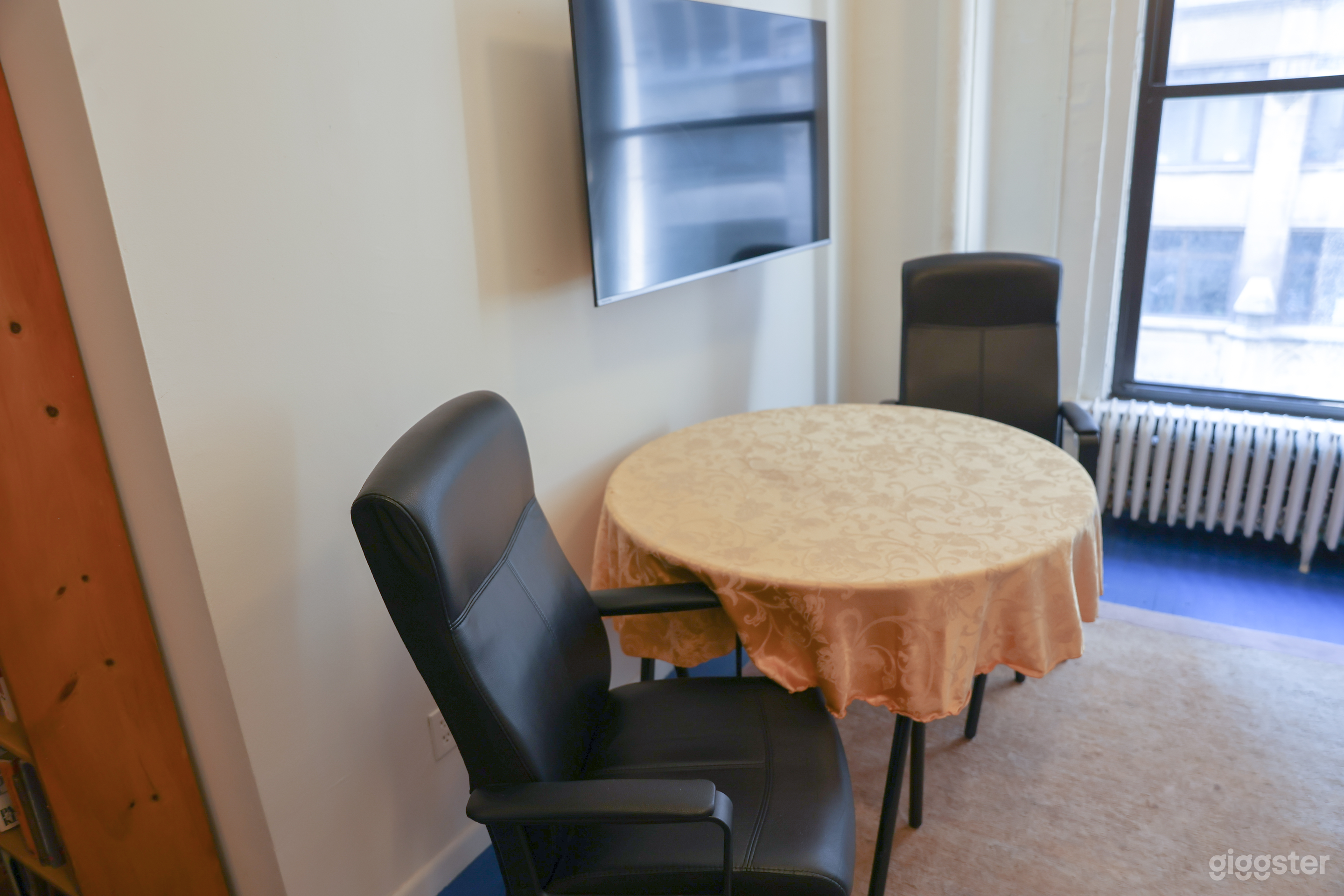 Professional Self-Tape &amp; Creative Meeting Space Photo 3