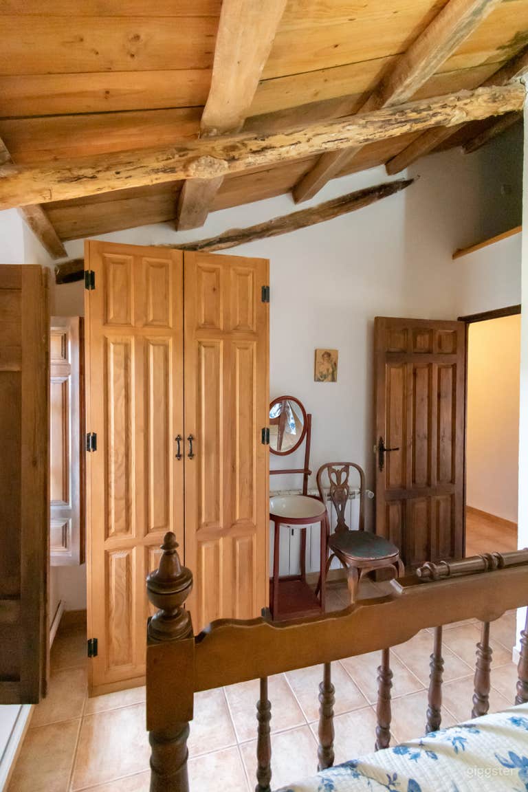  Casa del Guarda: Un Retiro Rural Histórico 