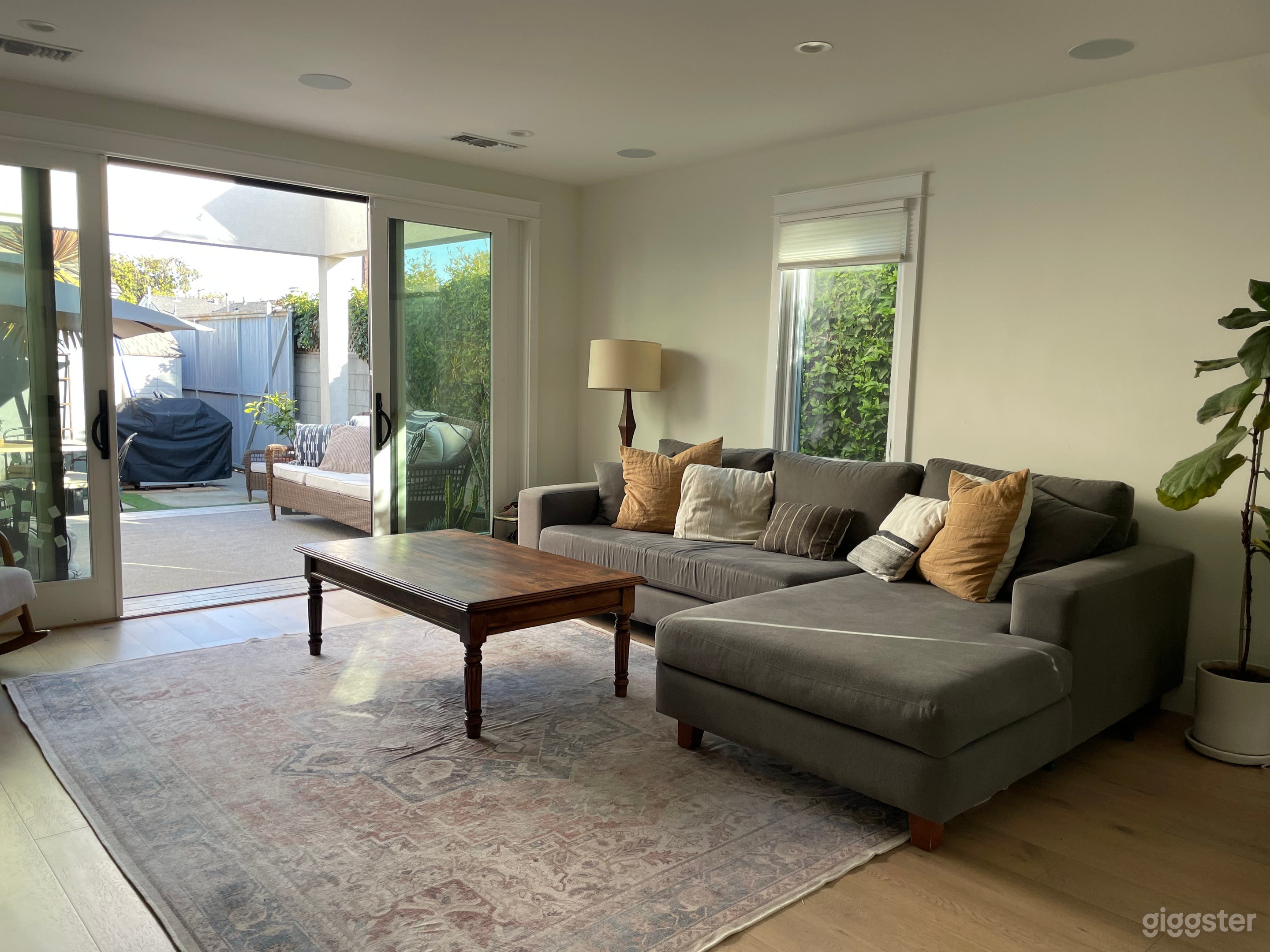 Bright Venice bungalow with pool/hot tub Photo 4