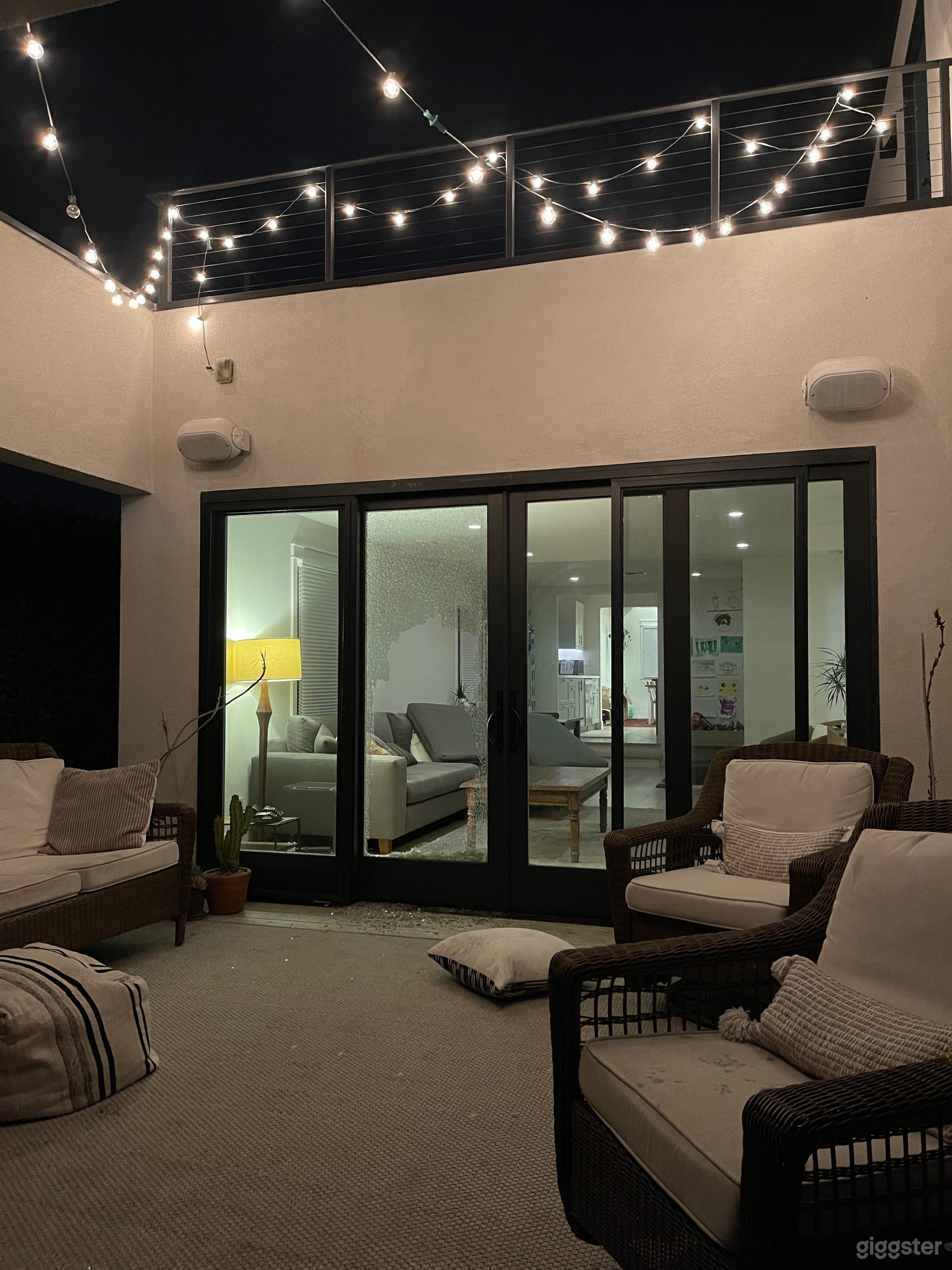 Bright Venice bungalow with pool/hot tub Photo 3