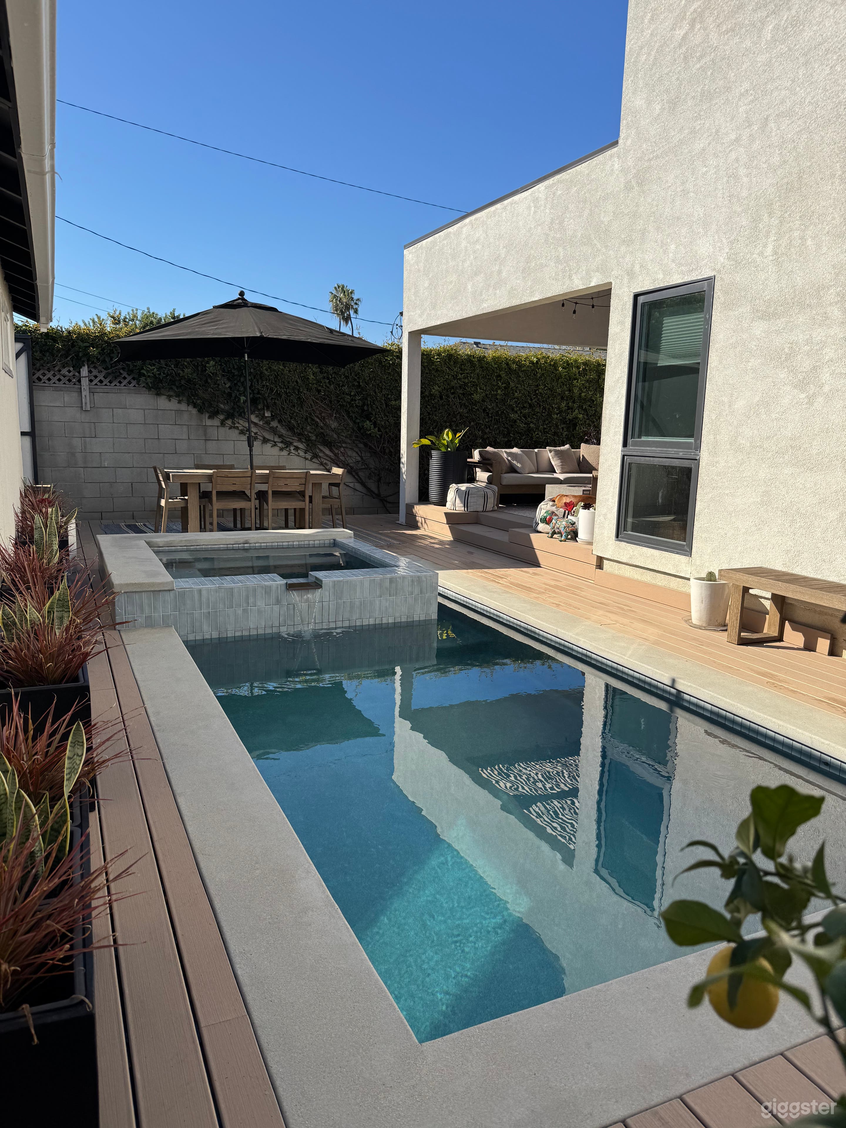 Bright Venice bungalow with pool/hot tub Photo 1