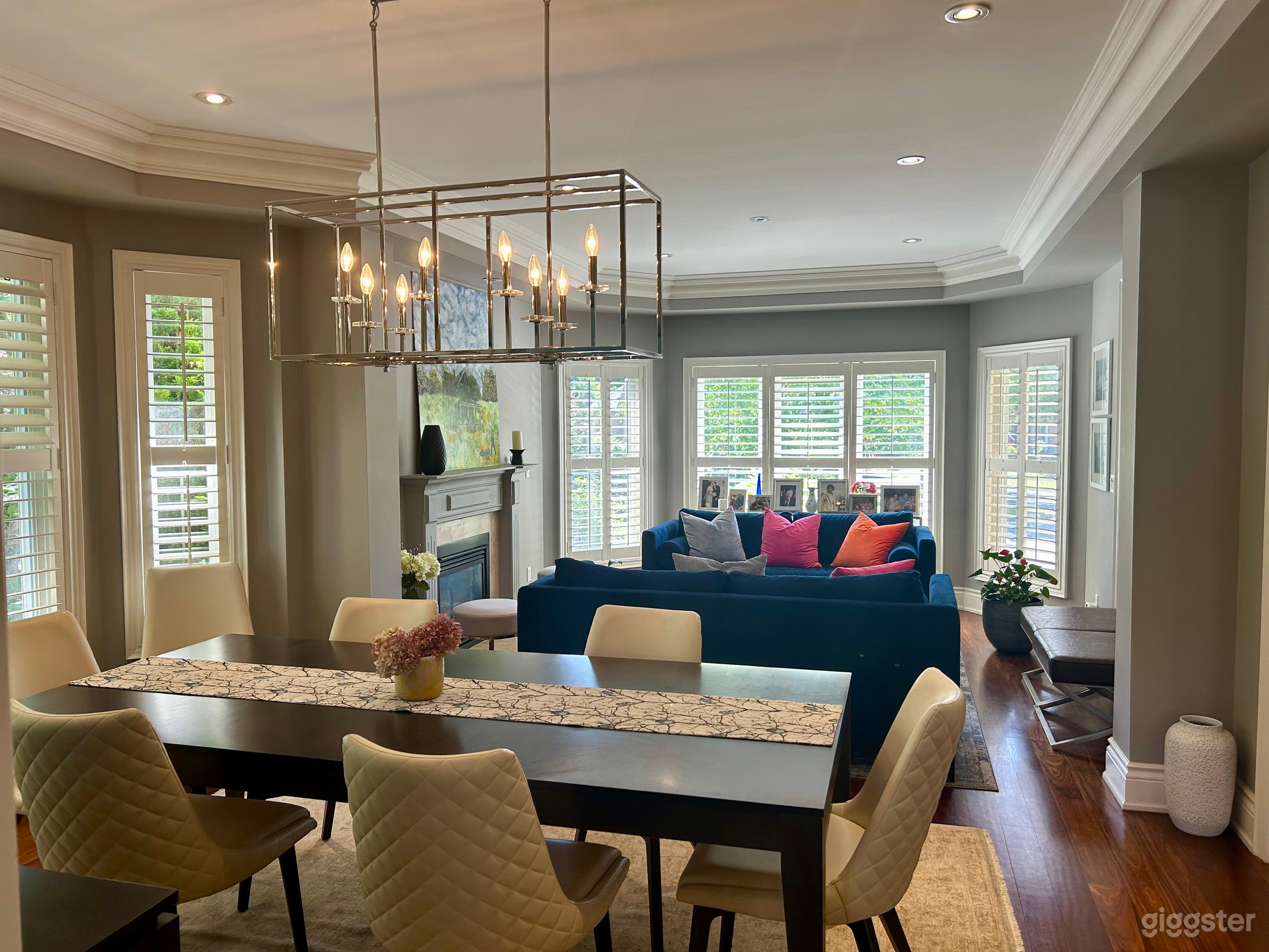 Bright home on corner lot in treed area Photo 3