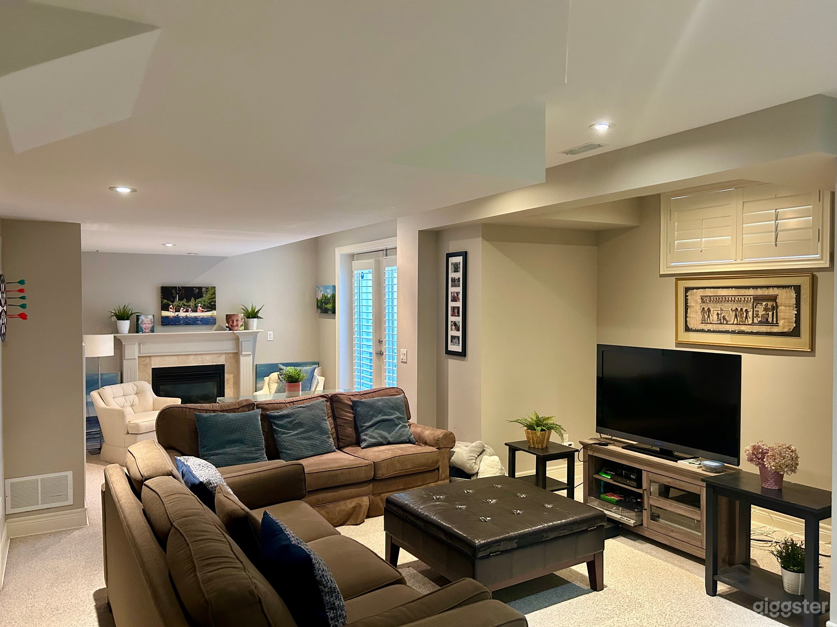 Bright home on corner lot in treed area Photo 1