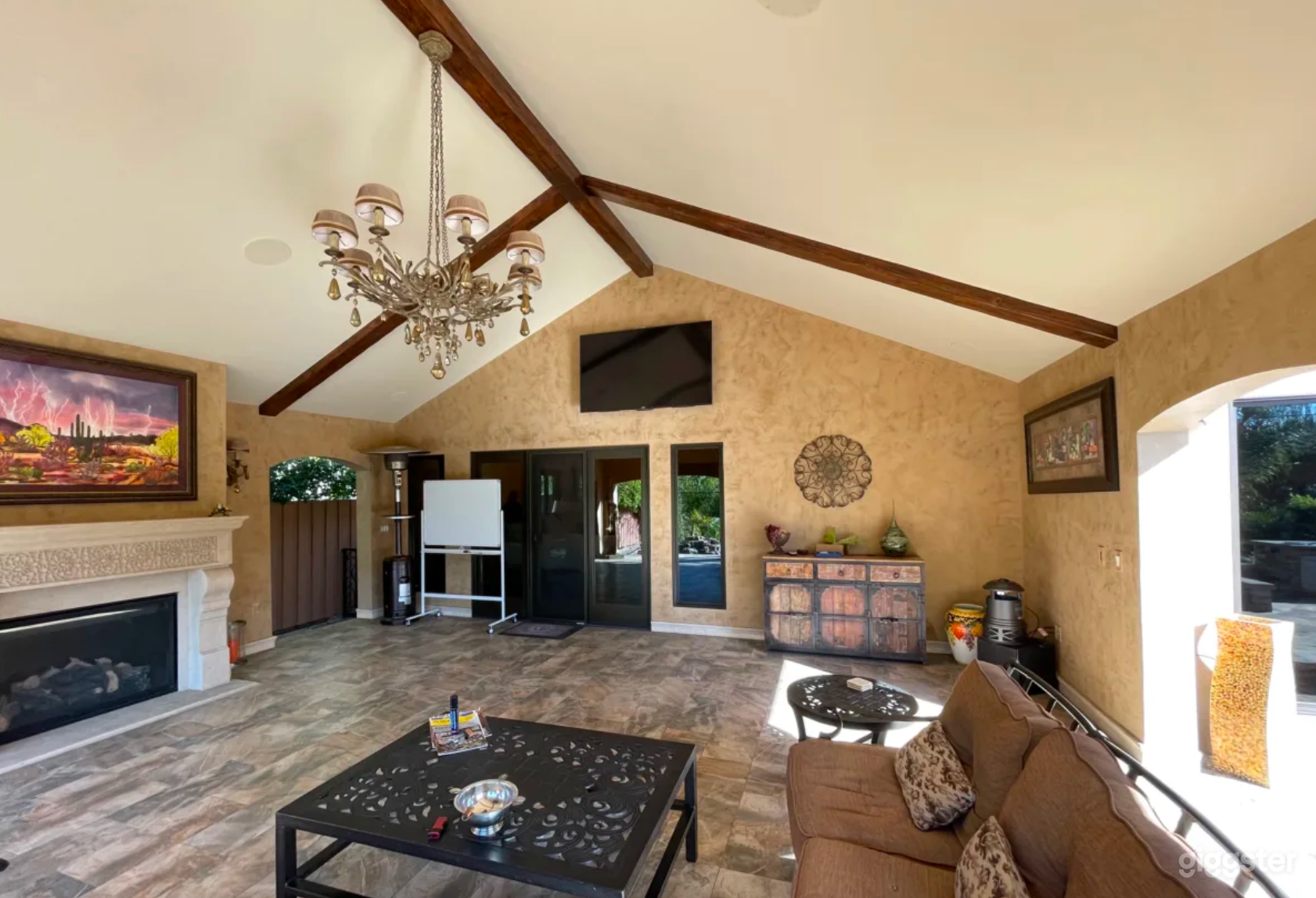  Gorgeous Mediterranean house and pool Photo 3