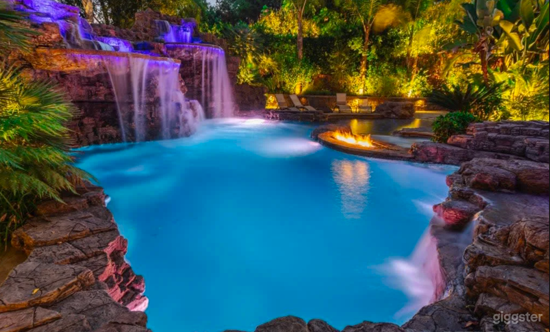  Gorgeous Mediterranean house and pool Photo 2