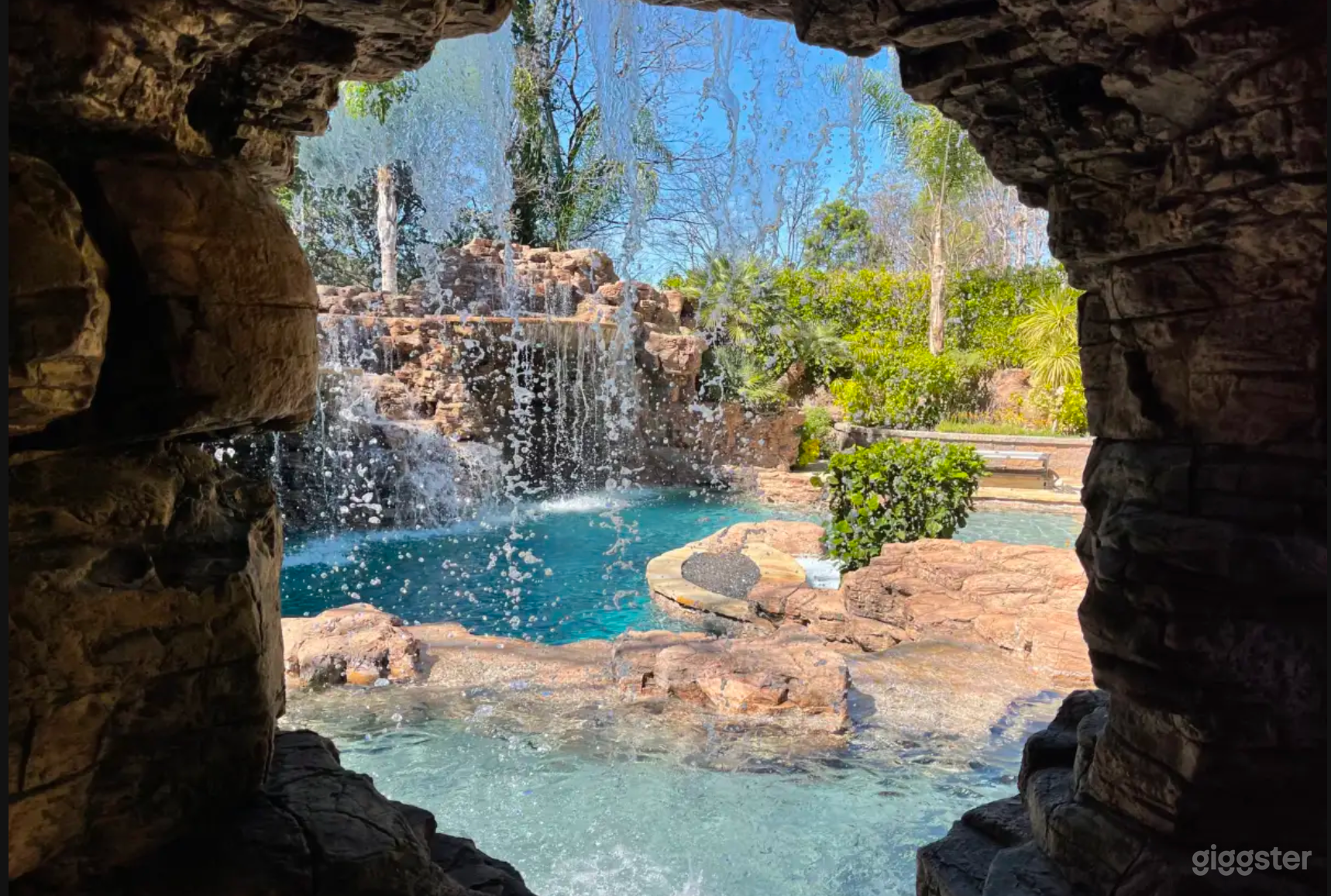  Gorgeous Mediterranean house and pool Photo 4