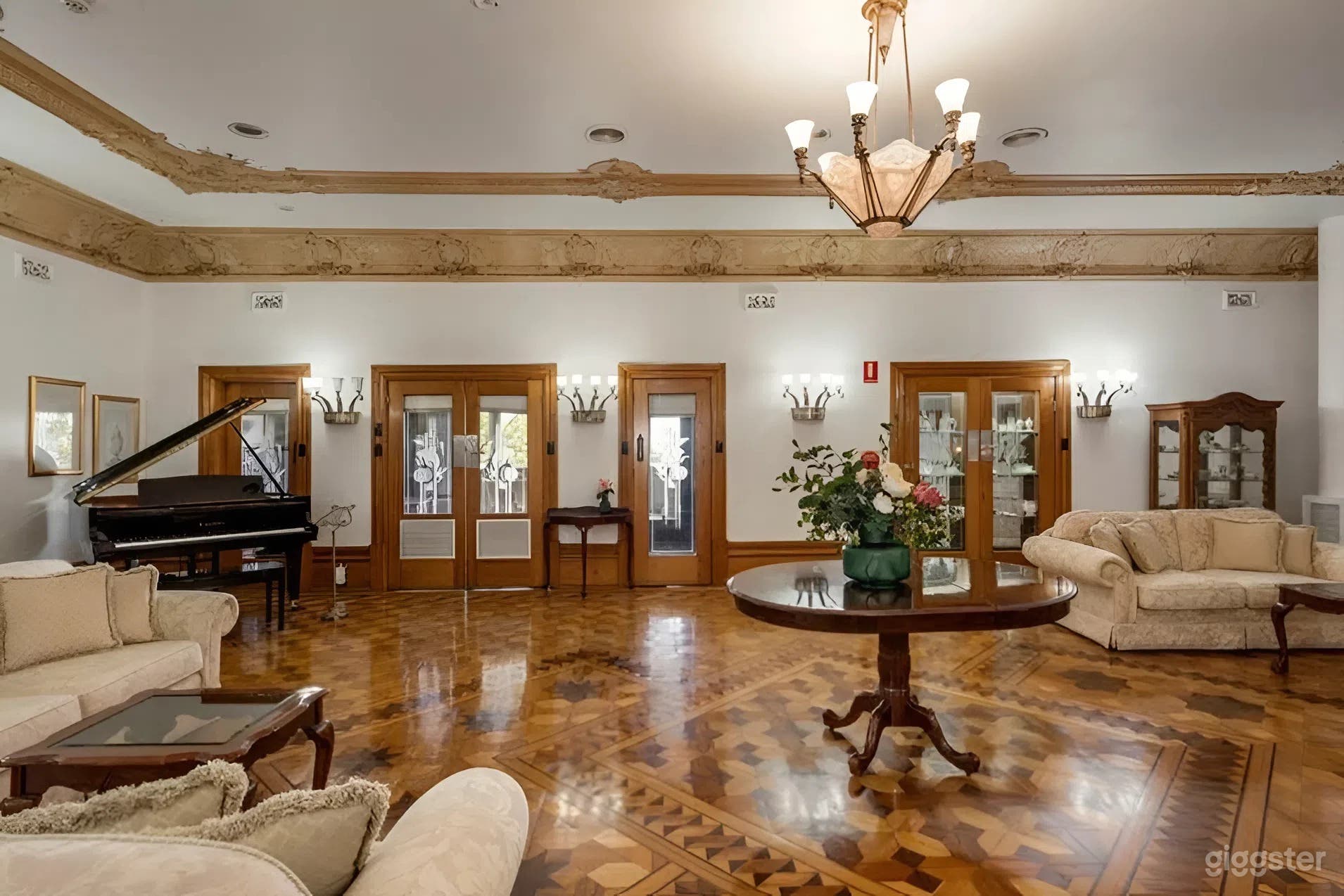 Elegant 1930s Mansion with Historic Grandeur Photo 3