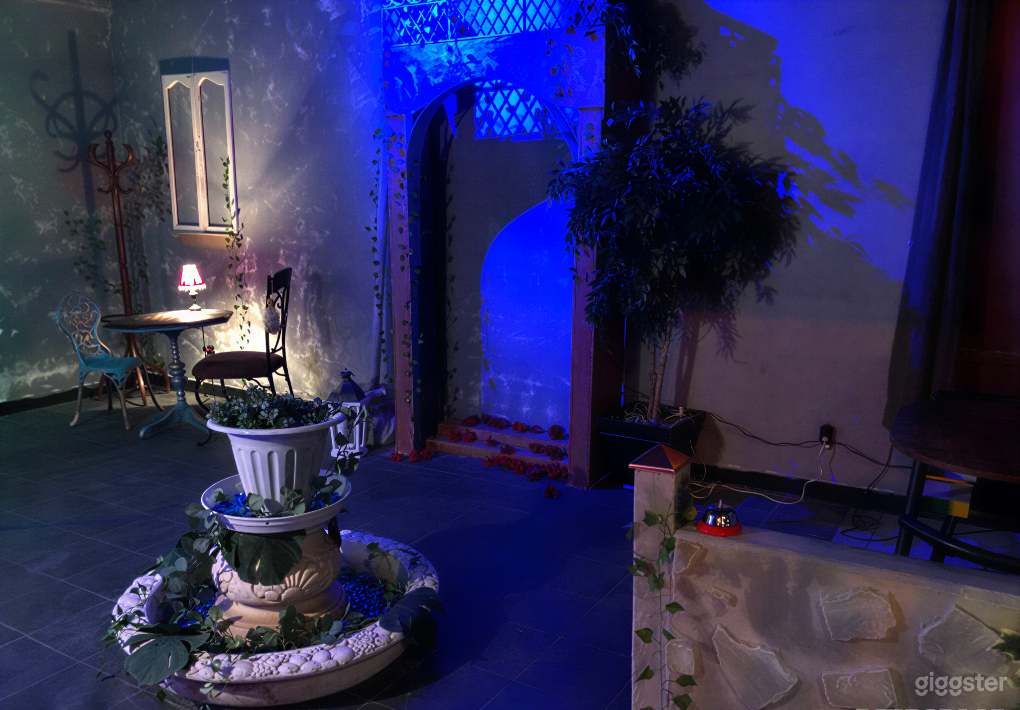 Magically decorated space with themed rooms, game library Photo 1
