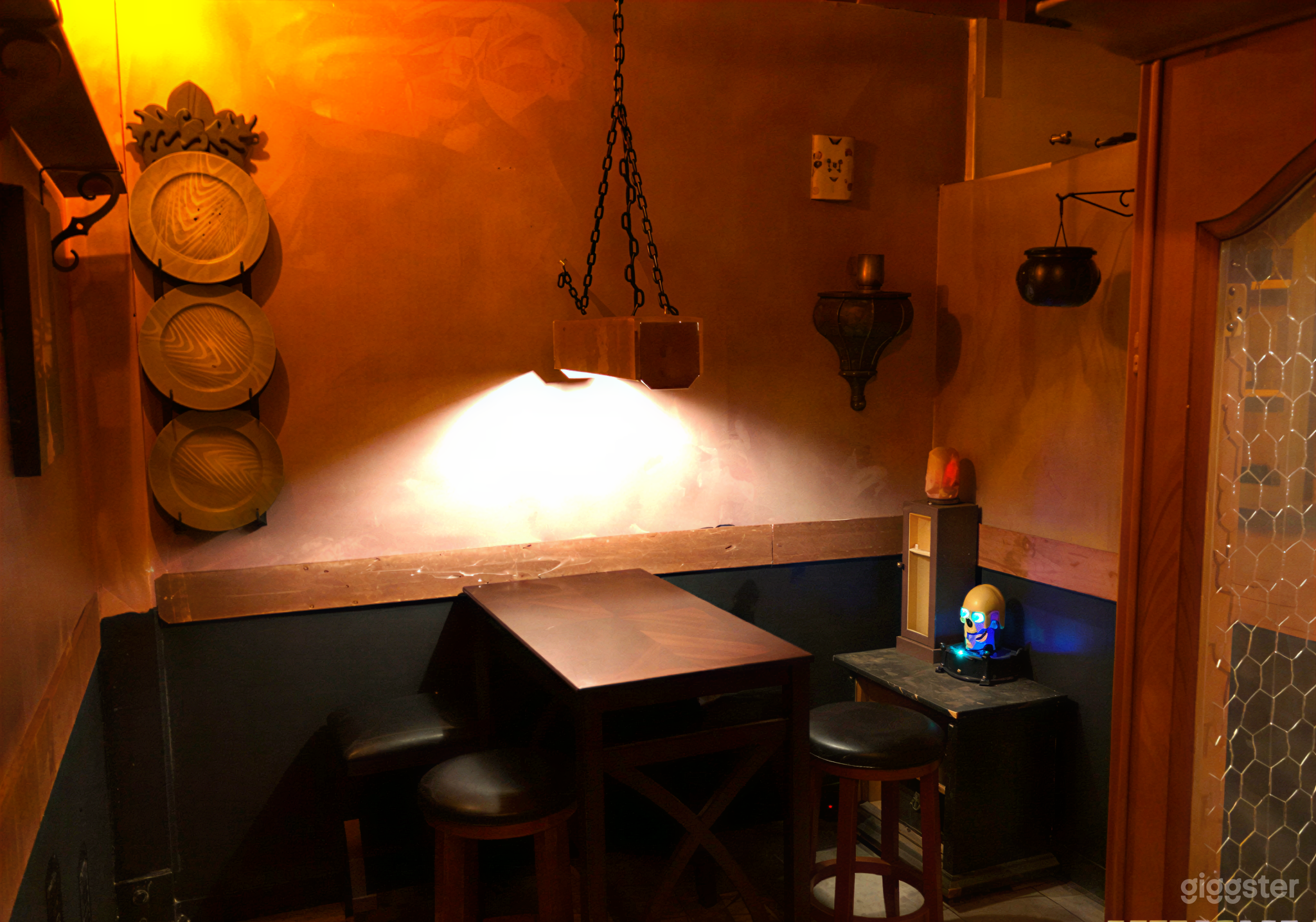 Magically decorated space with themed rooms, game library Photo 4