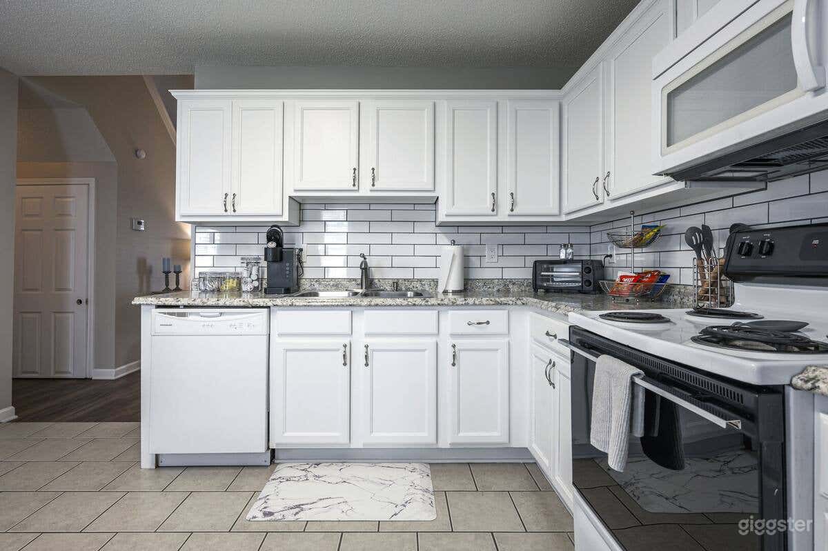 Welcome To This 4BR Getaway Near LakePoint Sports Photo 4