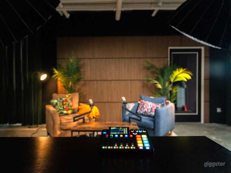  MBLD STUDIO - Podcast Studio Set - Vancouver BC Media &amp; Content Production #Podcast #Recording #VideoPodcast #Interviews 