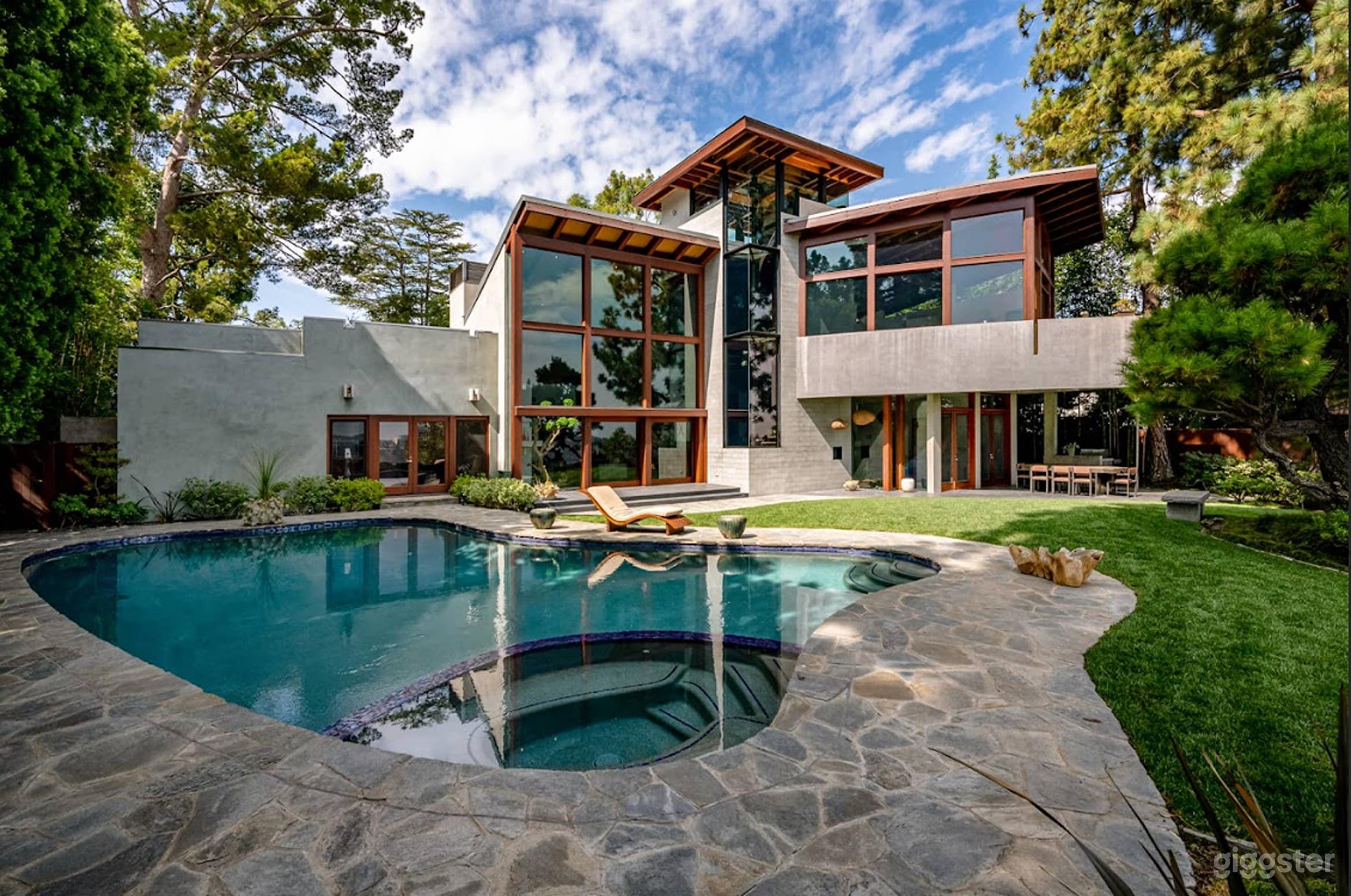 Luxury Modern Mansion Stunning pool/Lakeview Photo 1