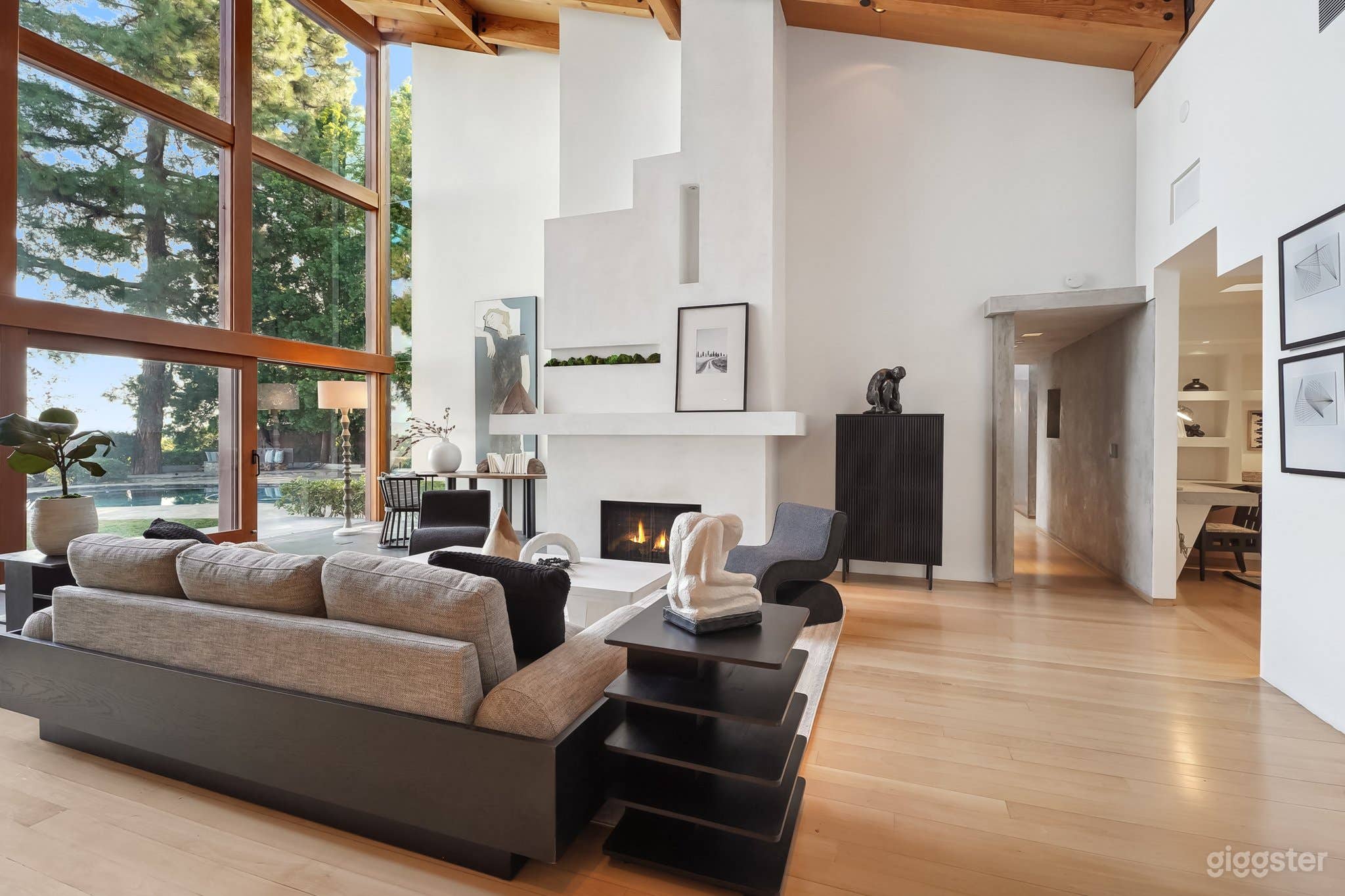 Luxury Modern Mansion Stunning pool/Lakeview Photo 2