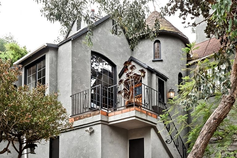  1920's DARK GOTHIC CASTLE - HORROR OR SUPERNATURAL 