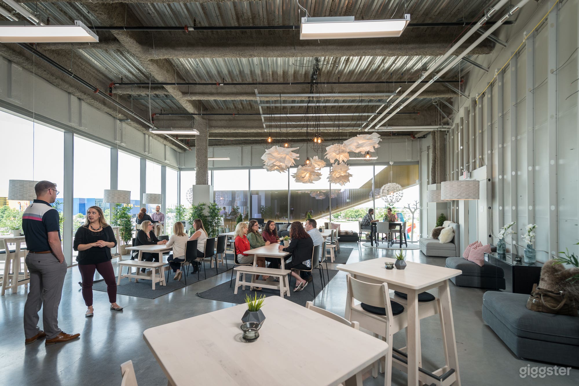 Lounge Area for Casual Meetings and Receptions in Minneapolis Photo 1