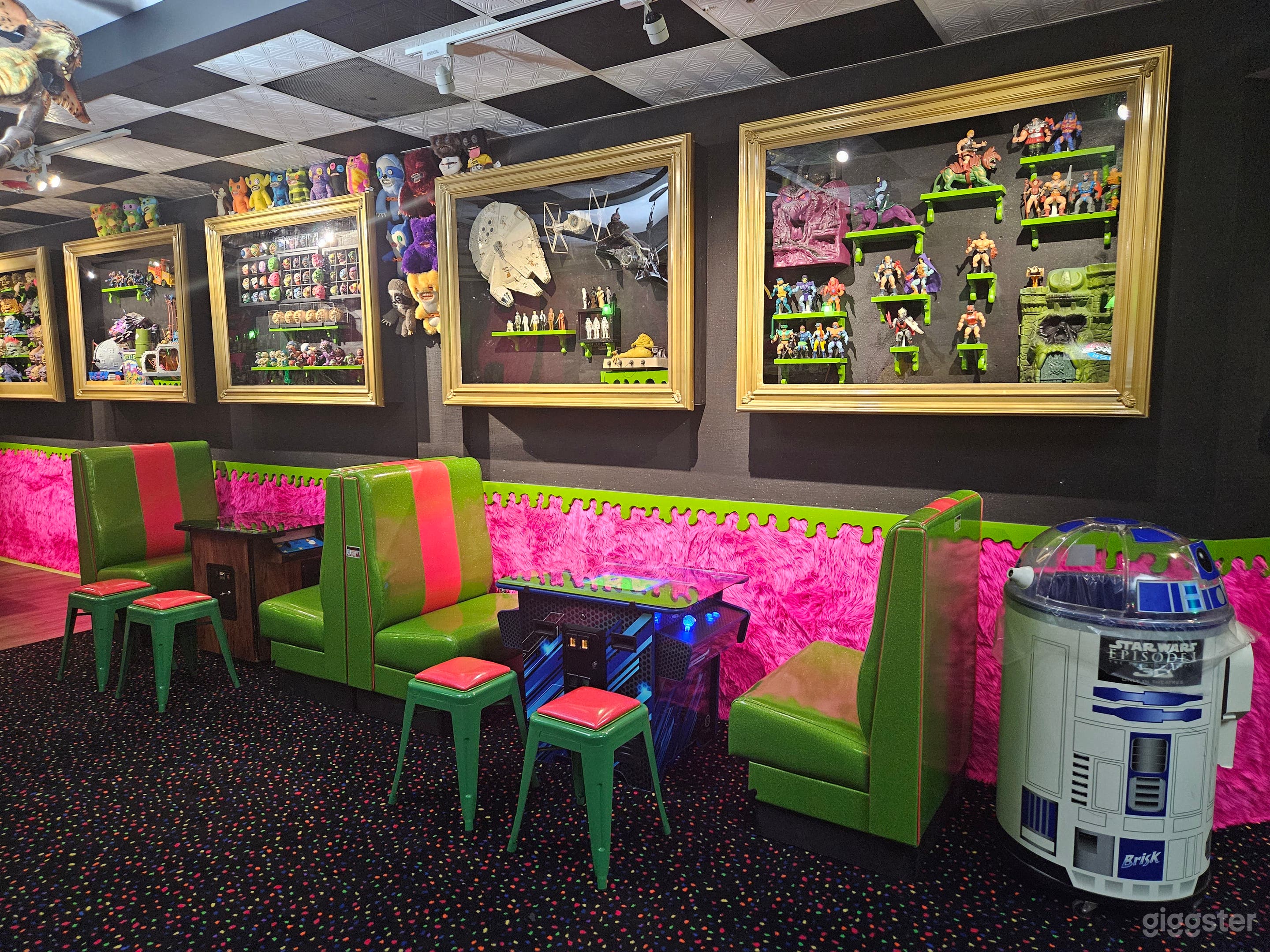 Unique Theater 80s/90s themed Venue! Photo 4